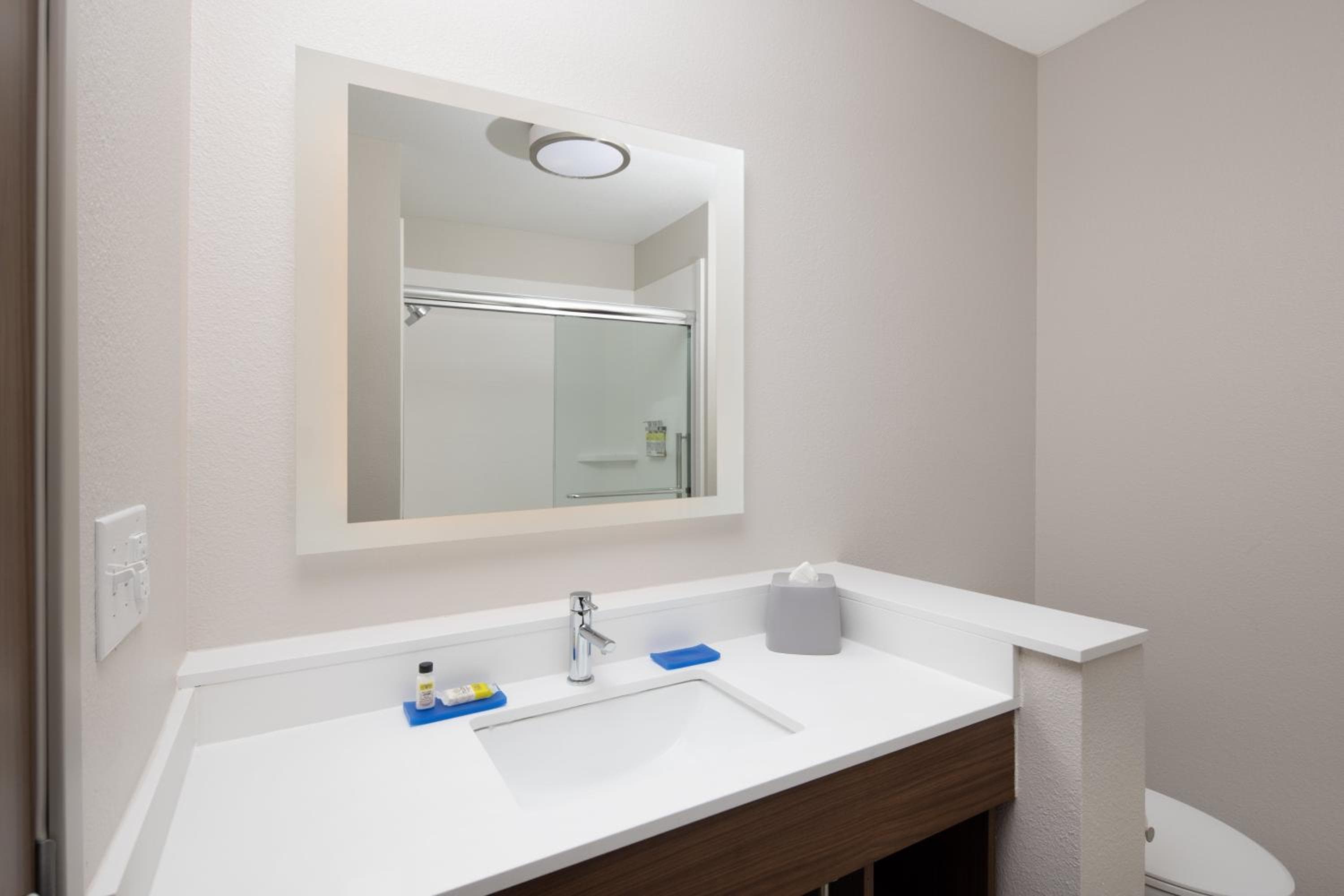 Holiday Inn Express & Suites Ft Myers Beach-Sanibel Gateway by IHG