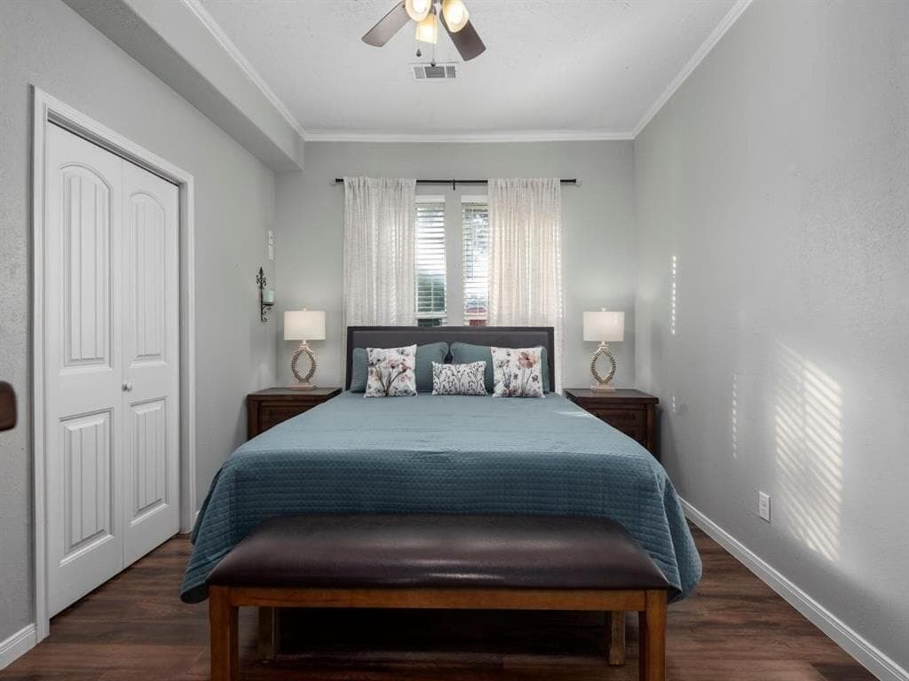 Cheerful 3 Bedroom Home with Loft