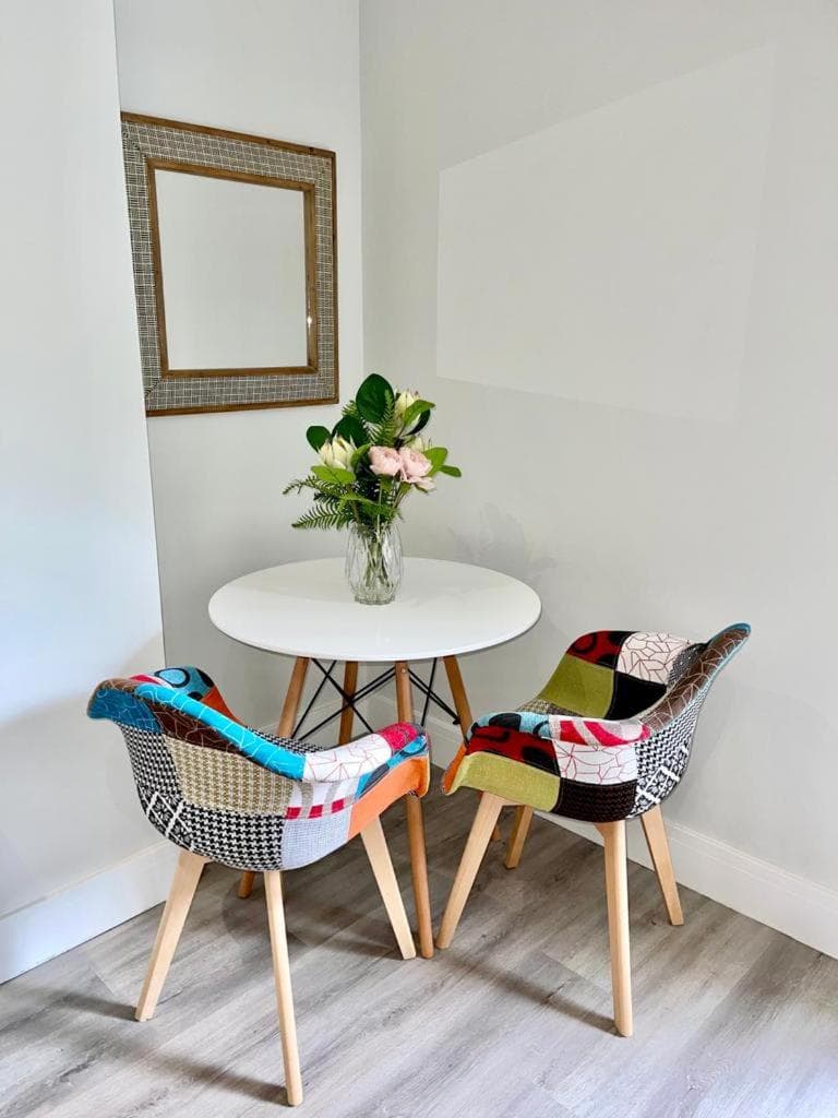 Gorgeous New 1 Bed, Town Centre,Parking,Garden