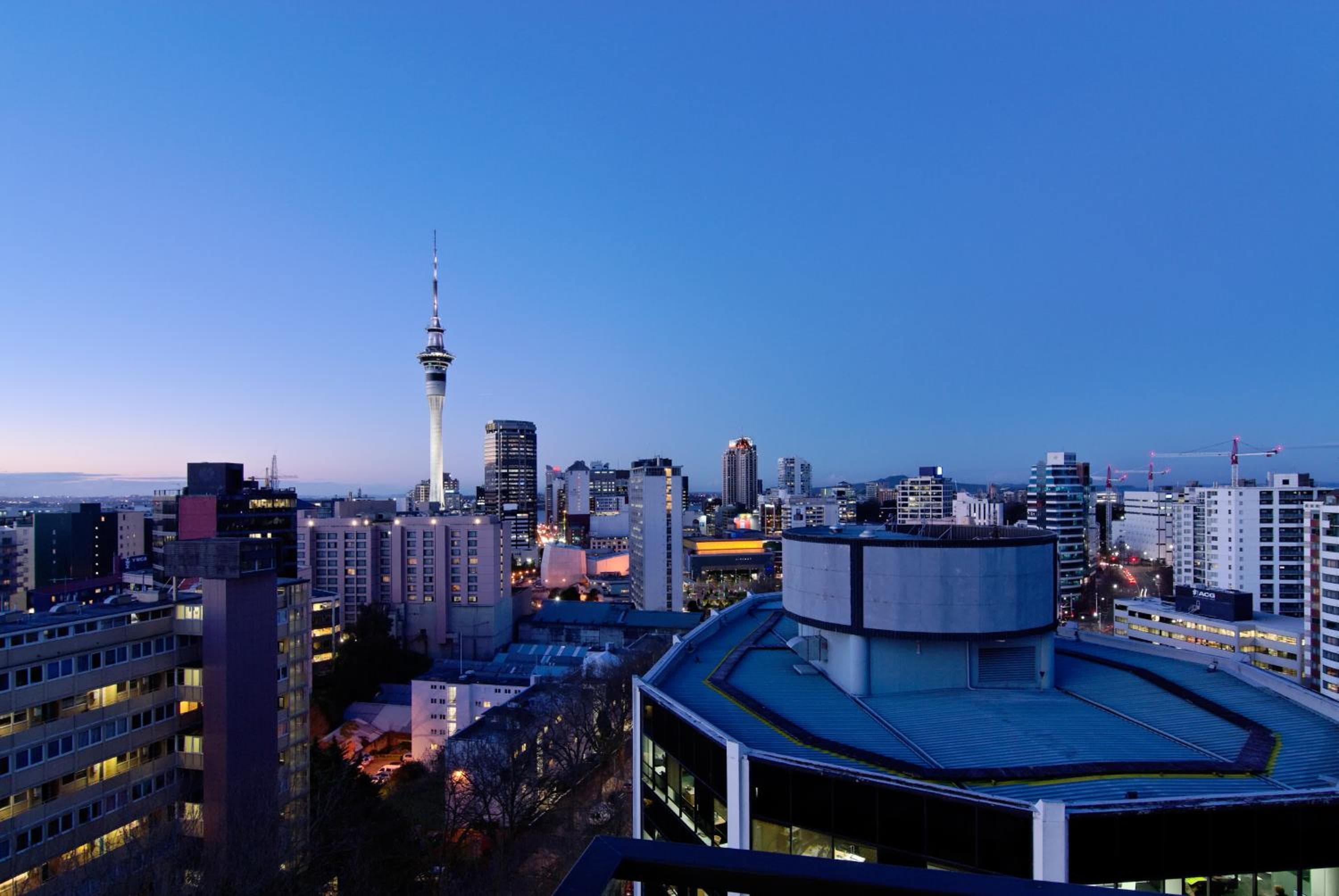 Parkside Hotel & Apartments
