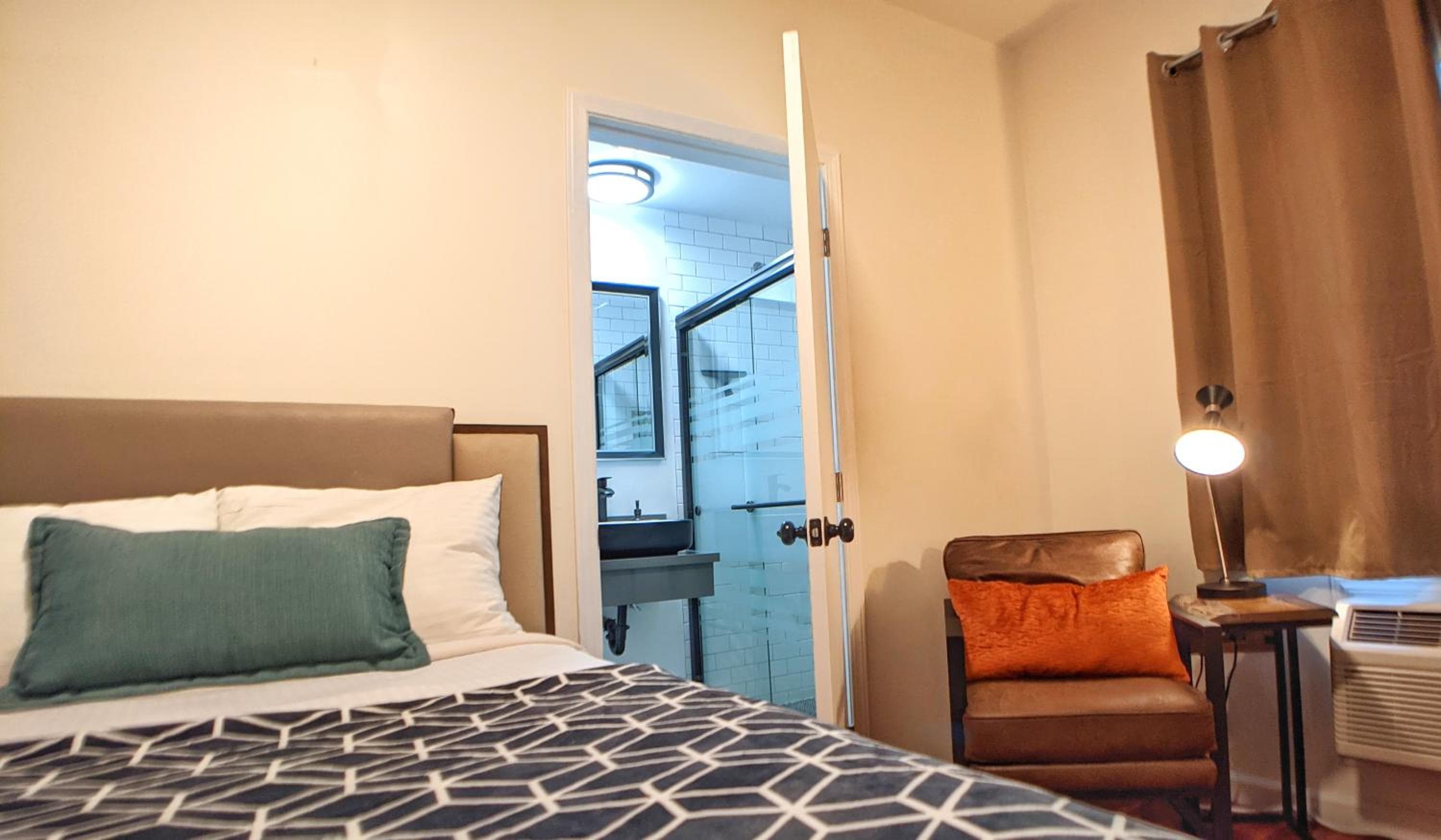 Anchor Pointe Inn