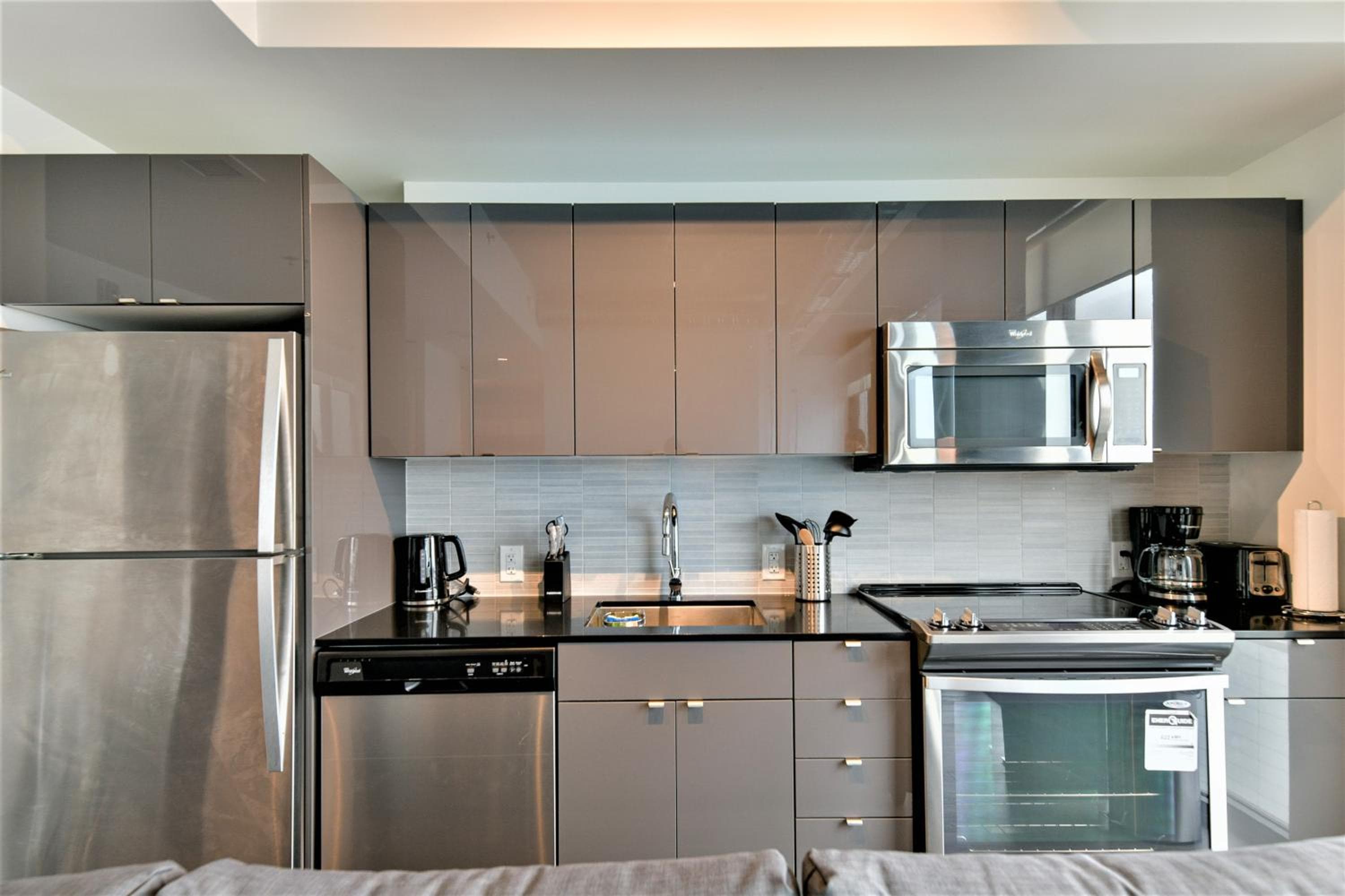 Cozy Skyline Condo in Downtown, across Canada Life Centre
