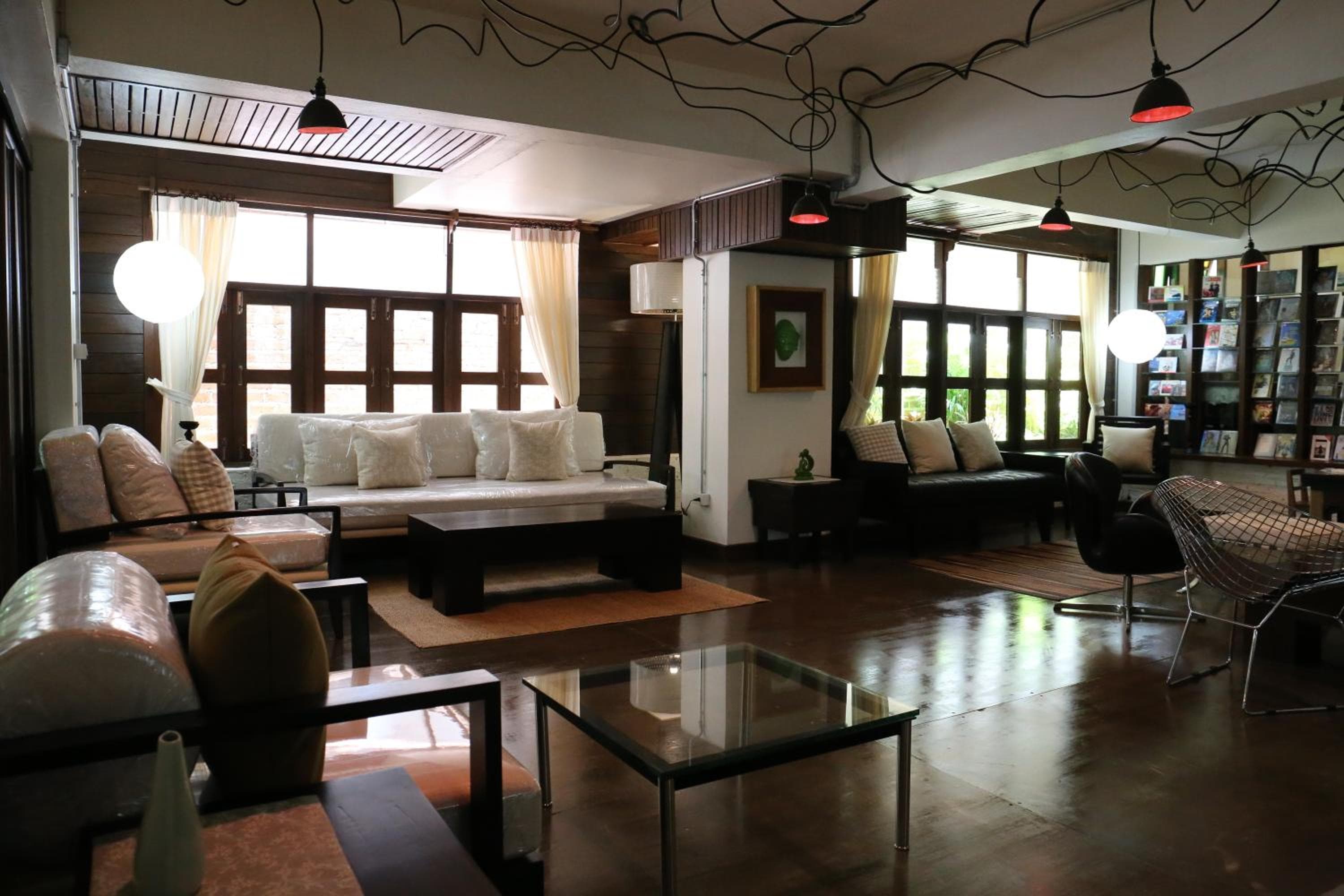 Kampaeng Ngam Hotel - Steps to Night Bazaar & Old City