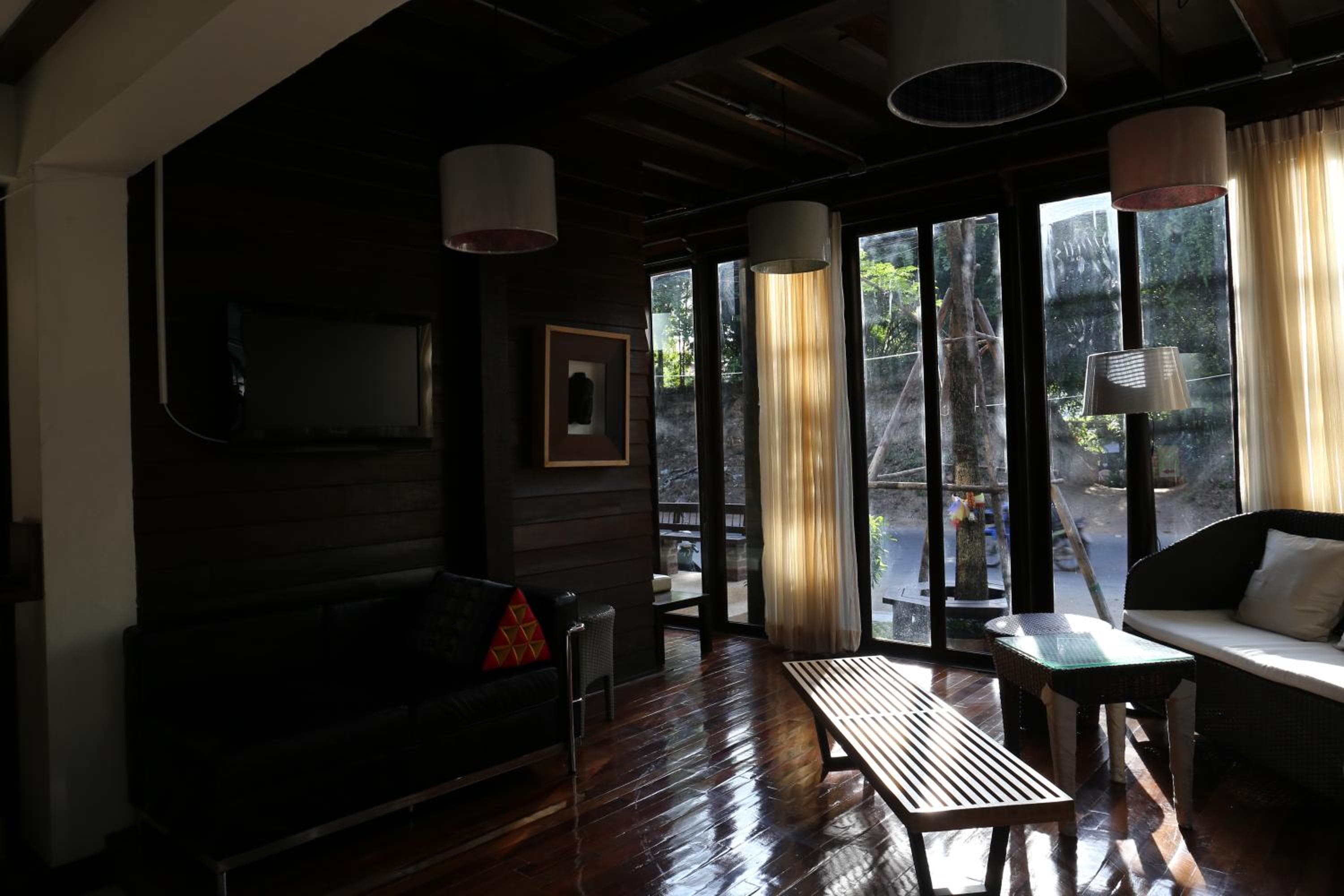 Kampaeng Ngam Hotel - Steps to Night Bazaar & Old City