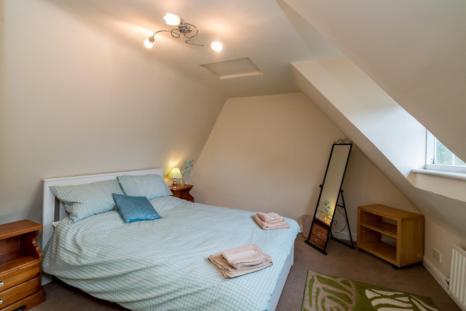 Yew Tree Cottage- Sleeps 12 Garden & Pet-Friendly