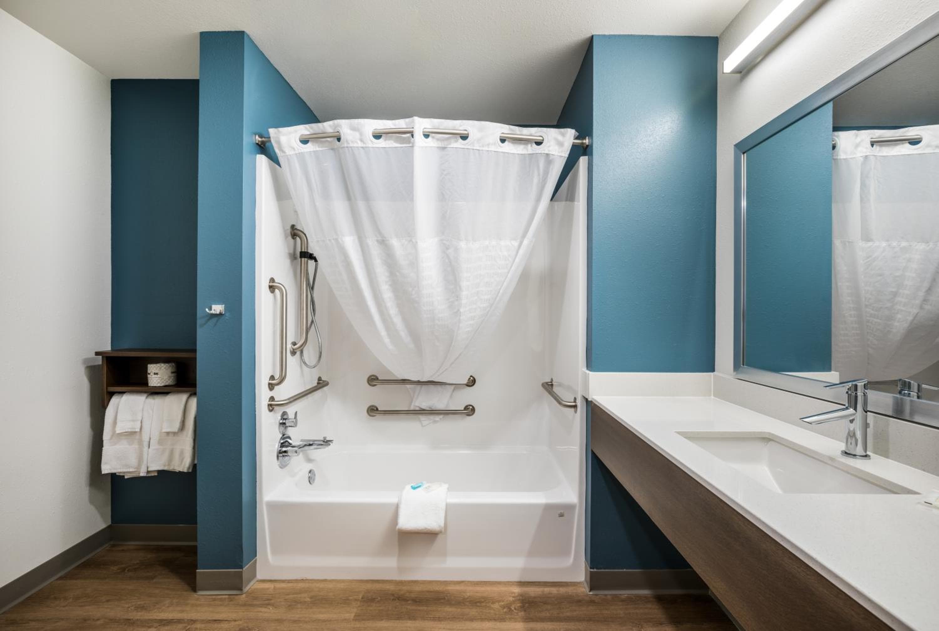 WoodSpring Suites Chicago Addison