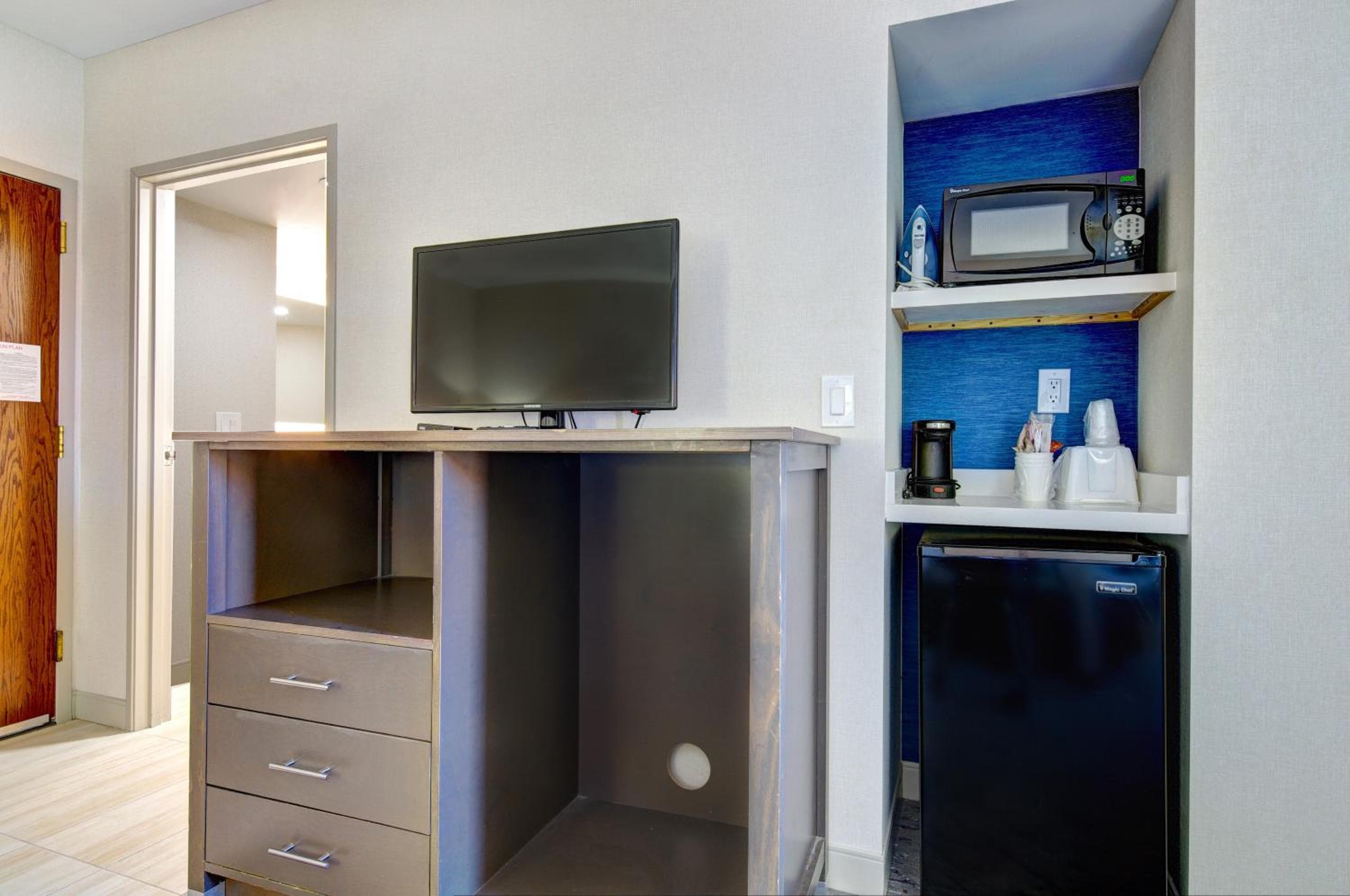 Holiday Inn Express & Suites Phoenix - Tempe by IHG