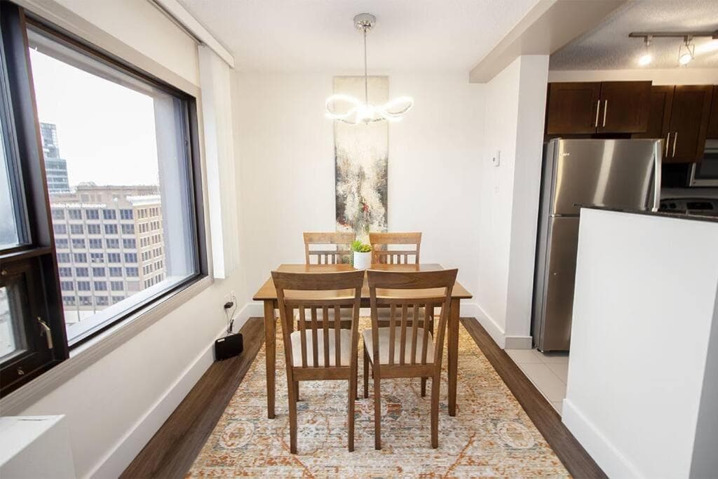 21st Floor Two bedroom downtown unit FREE parking