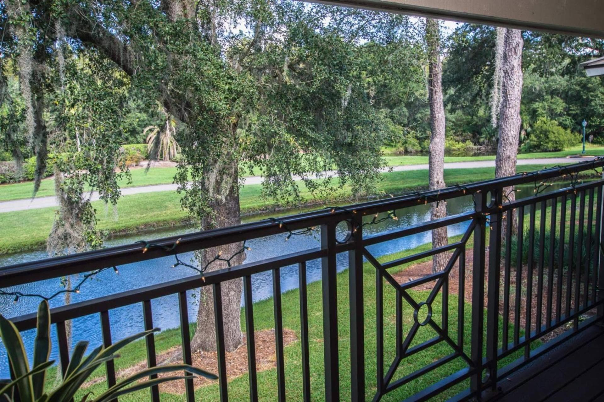 Golf & Tennis Community - Lakeview Oasis