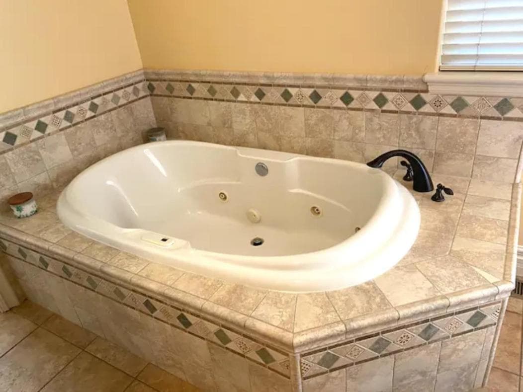 Private Master suite with Sauna and Bathtub