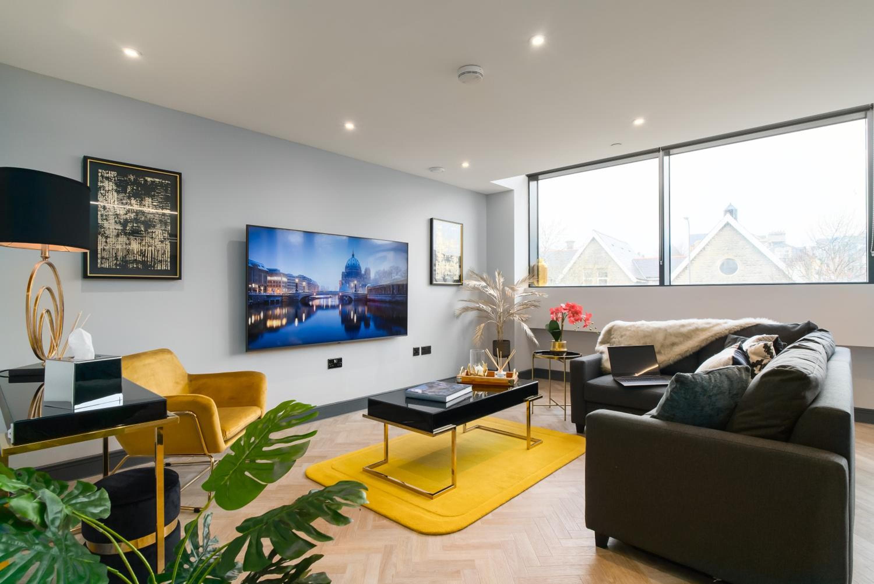 Luxe Apartments, The Moorwell, Secure Parking, - 10mins Cardiff City Ctr