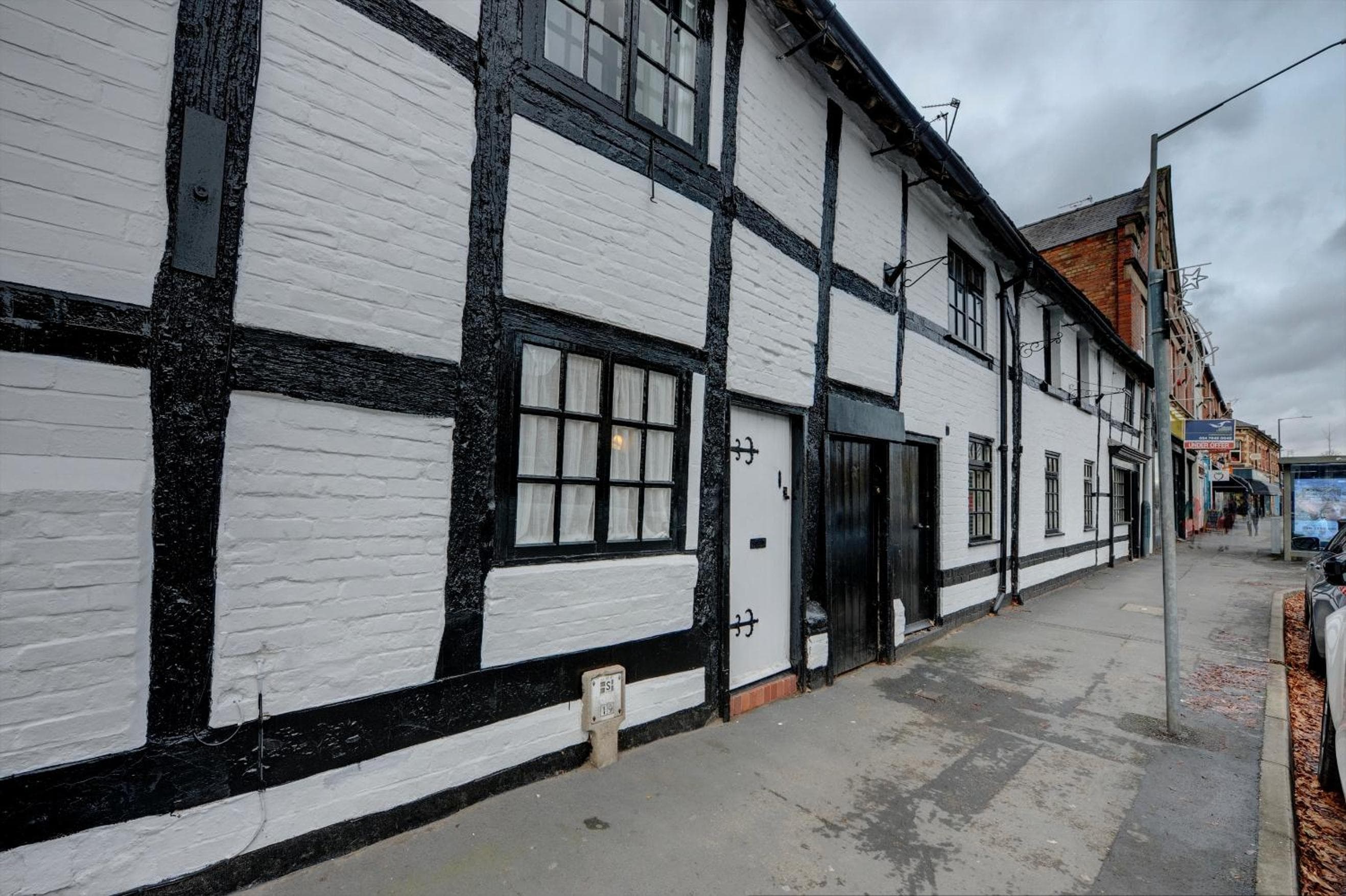 Tudor Cottage by Spa Town Property - Historic Charm in Warwick Town Centre