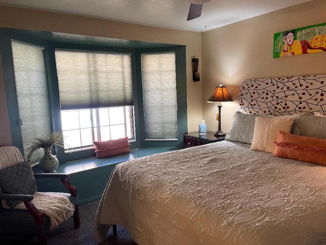 Harvest House Inn