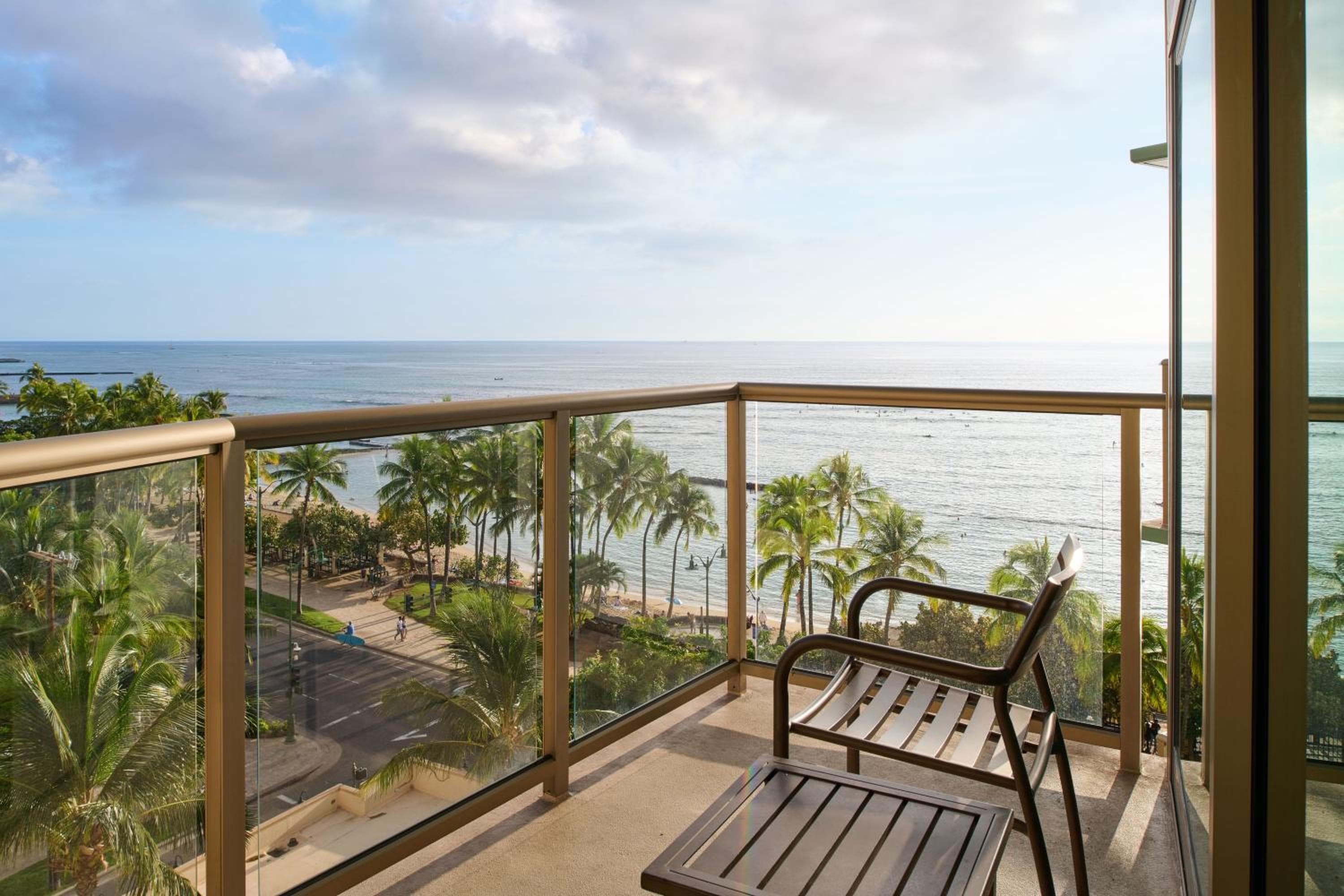 Waikiki Circle Hotel by Castle