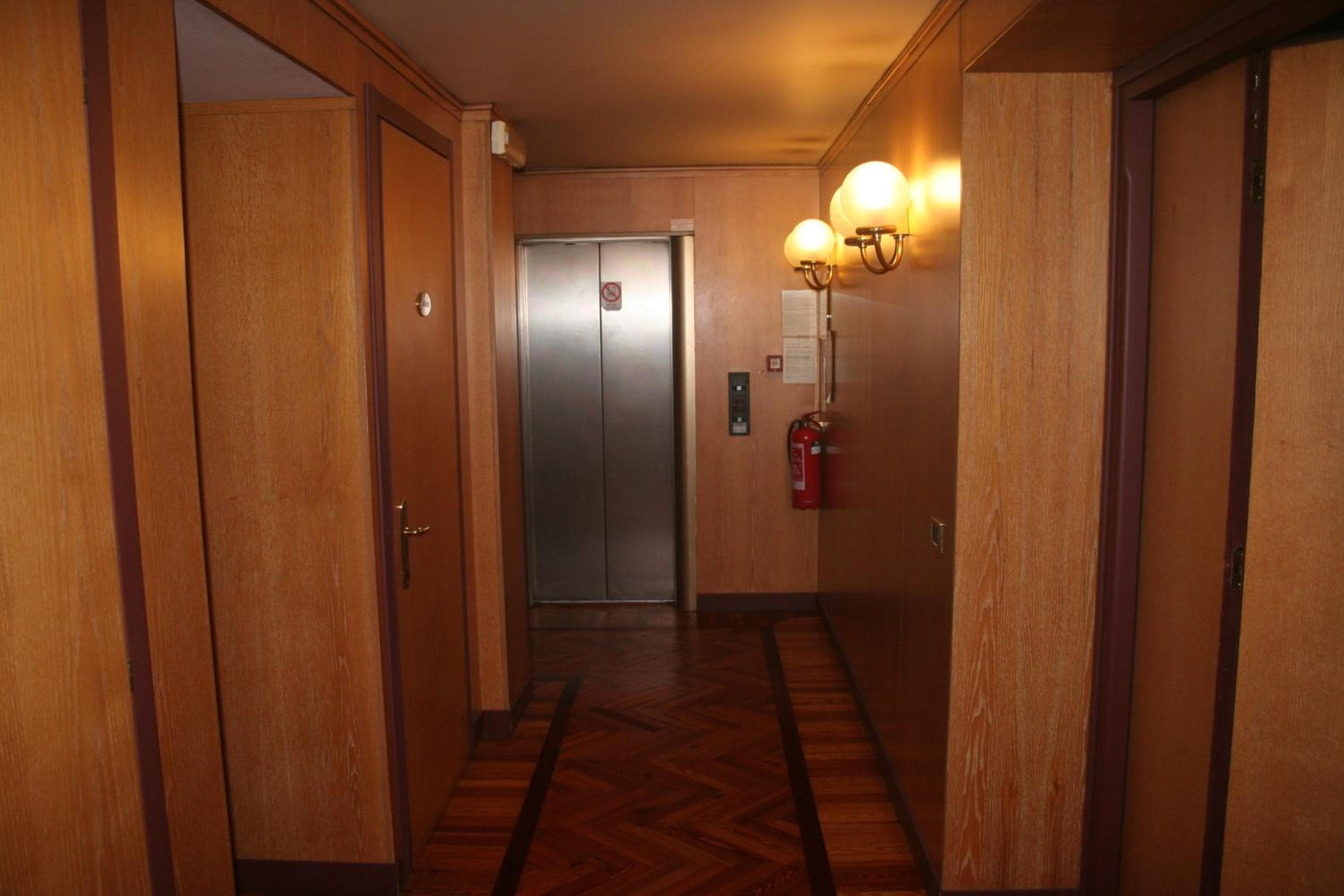 Albert Hotel