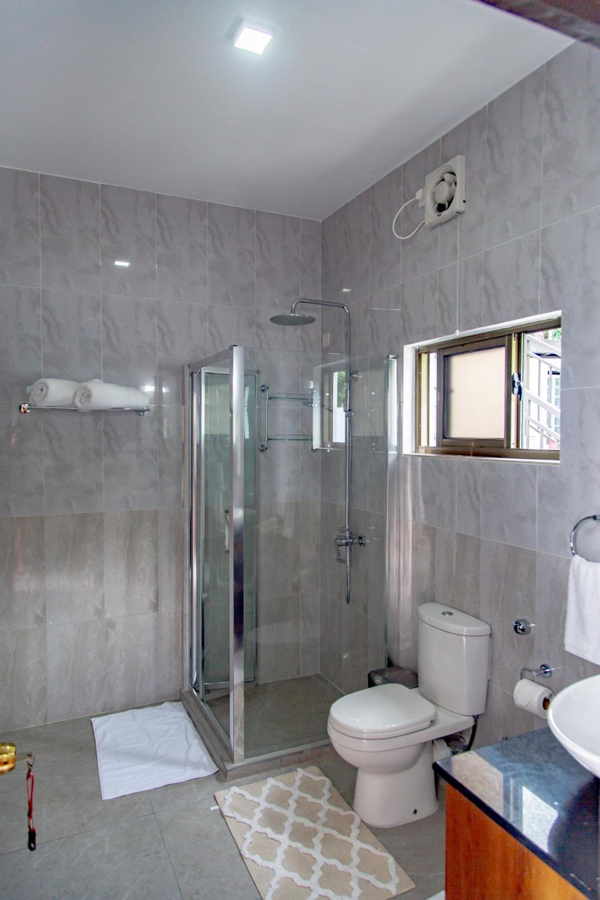 2-Bed Apt Sleeps 4 near Beau Vallon Beach