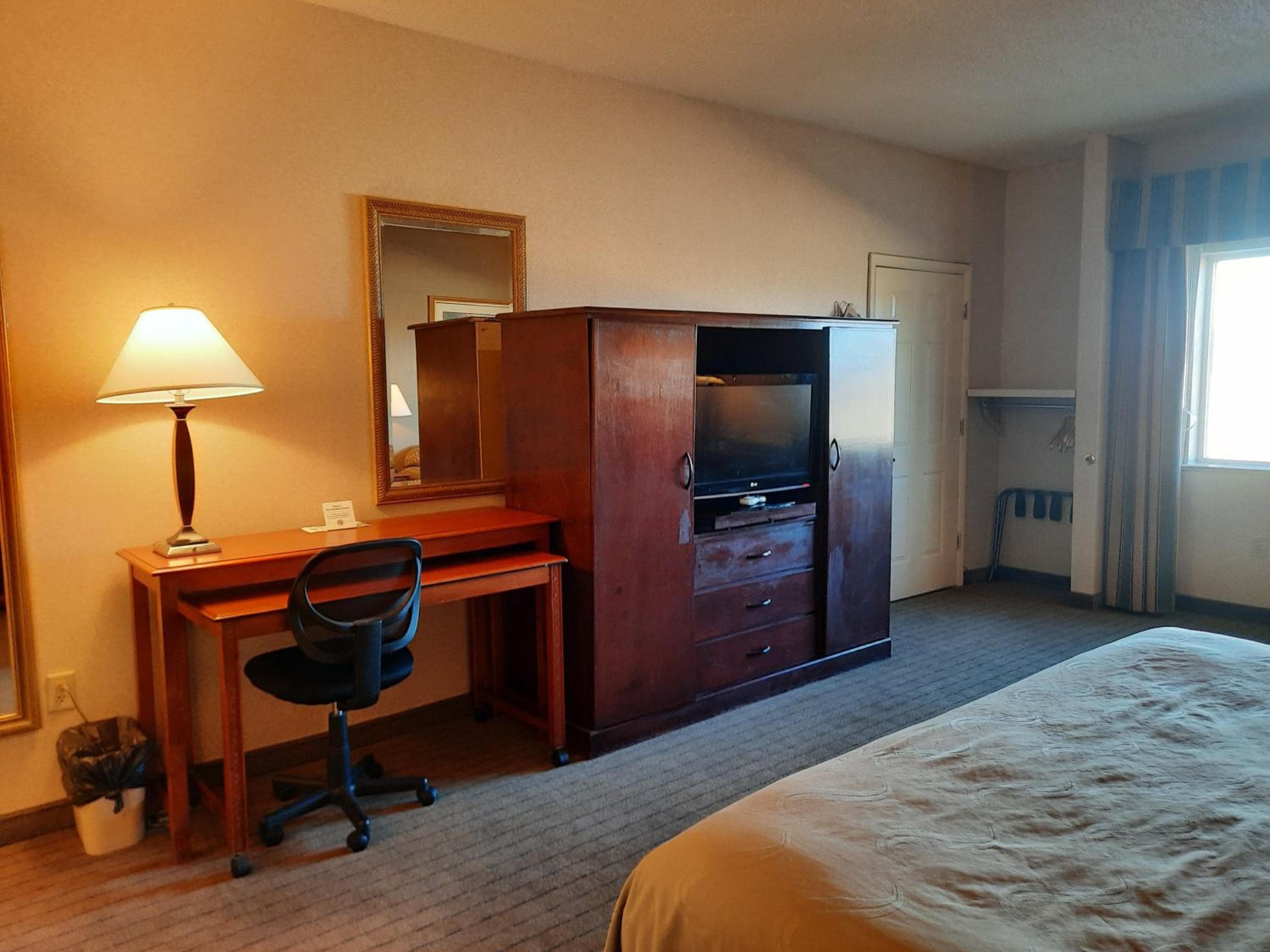 Quality Inn & Suites Grants - I-40