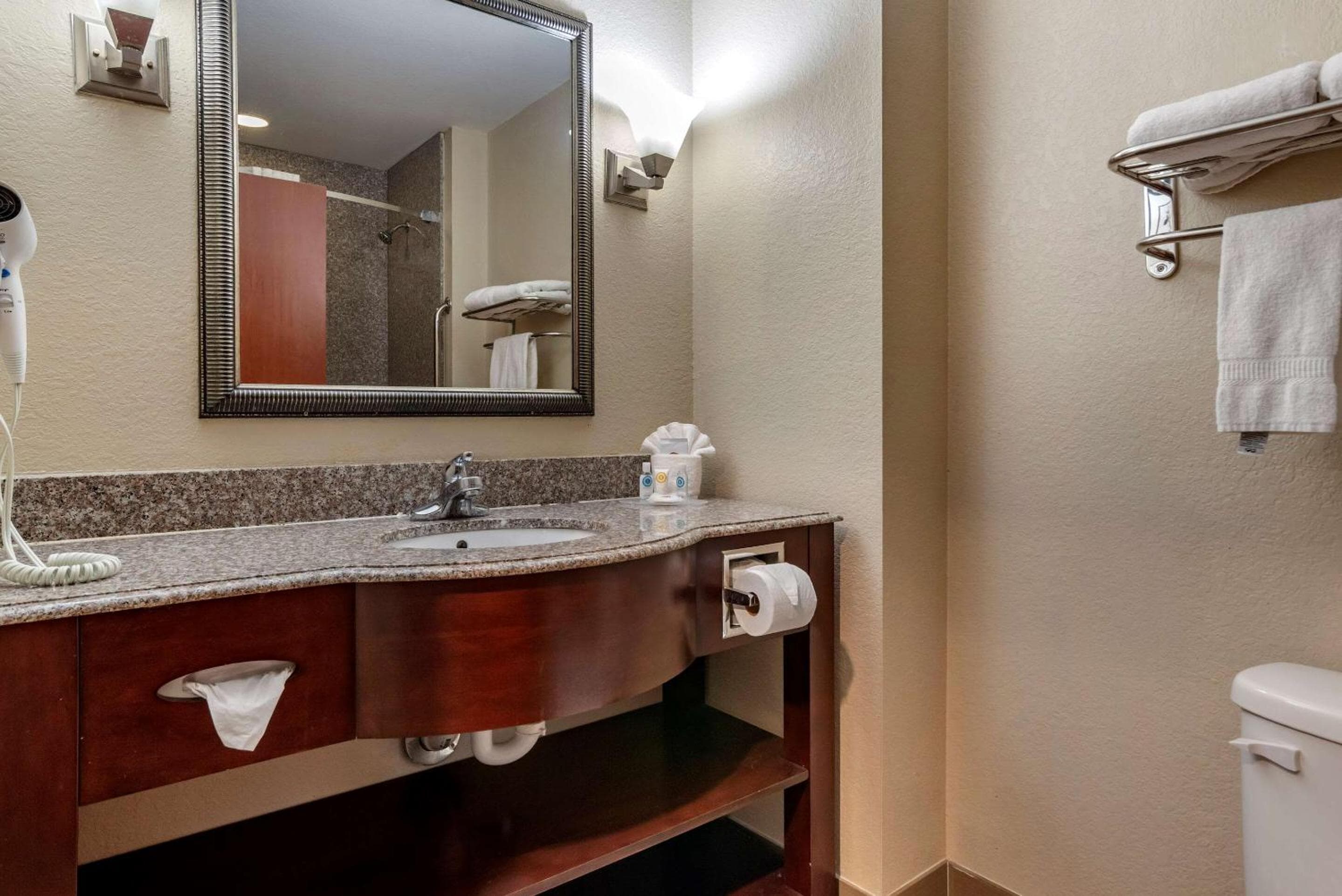 Comfort Inn & Suites Clinton - Jackson West