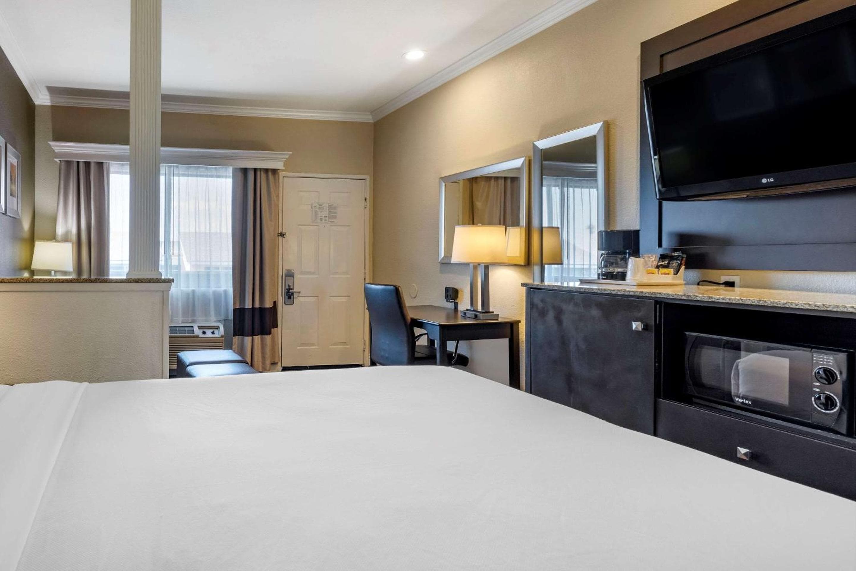 Comfort Inn & Suites Huntington Beach