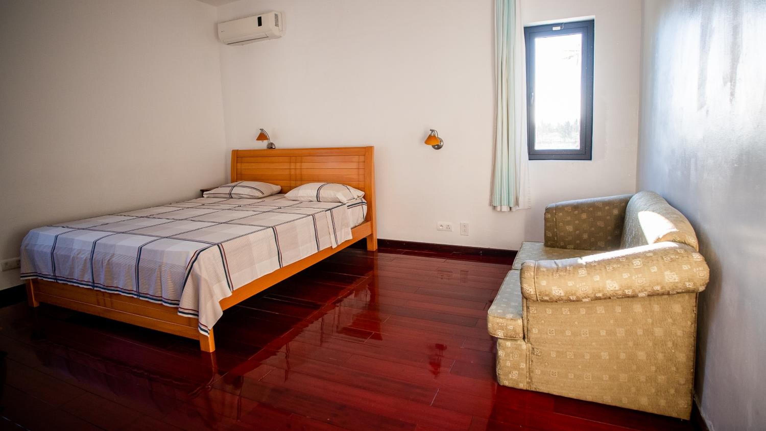 Villa Angelou - Sunlit Beach Getaway with Pool and WIFI