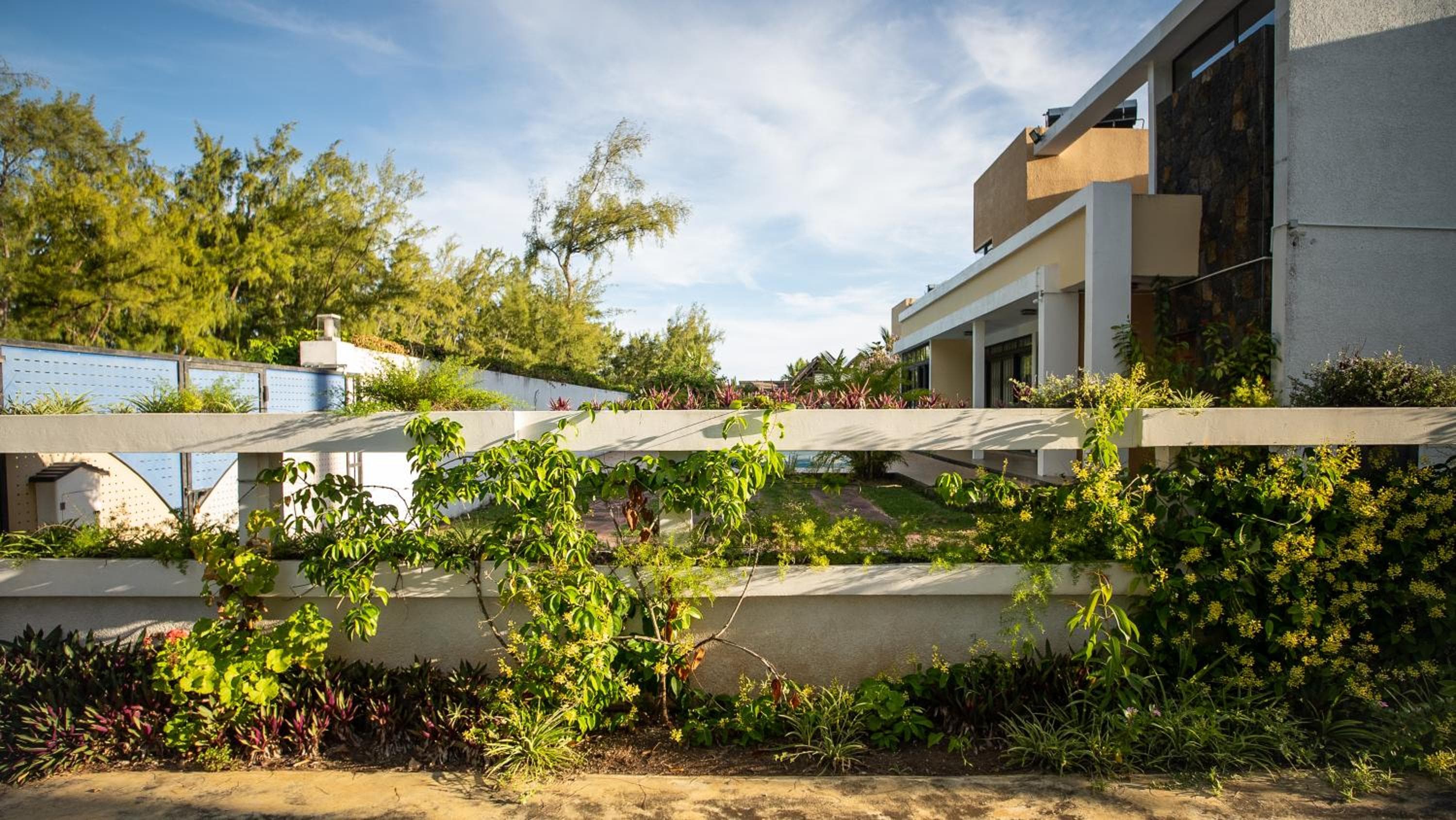 Villa Angelou - Sunlit Beach Getaway with Pool and WIFI
