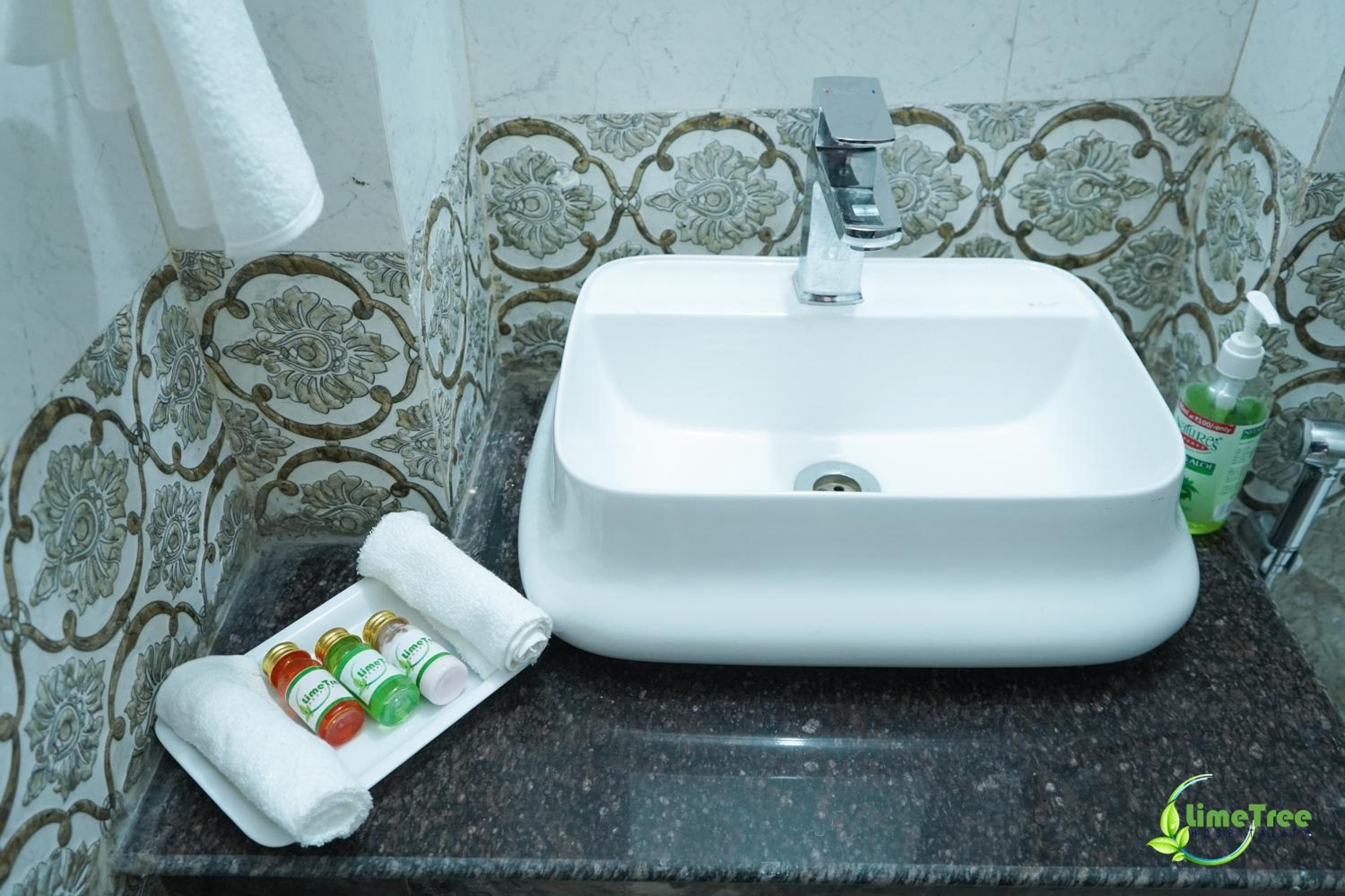 Lime Tree Hotel Near 32nd Avenue Sector 29 Gurgaon