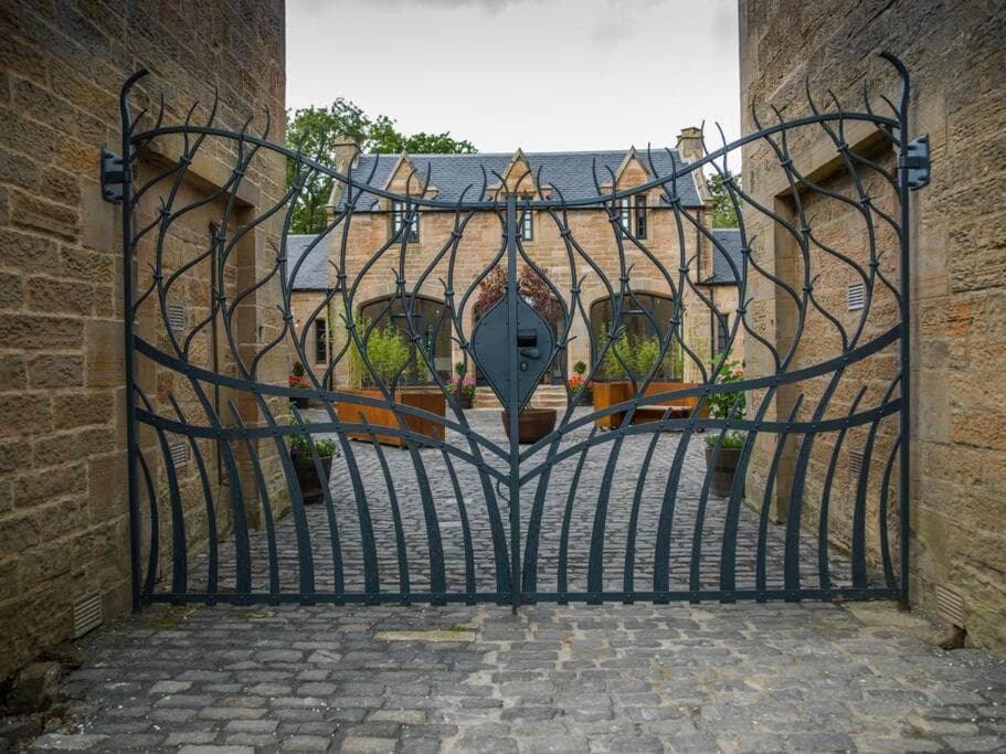 Stunning Edinburgh 1820s stables converted studio