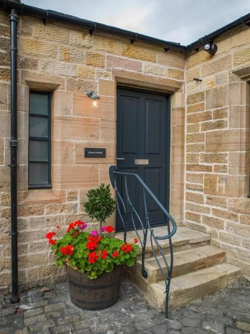 Stunning Edinburgh 1820s stables converted studio