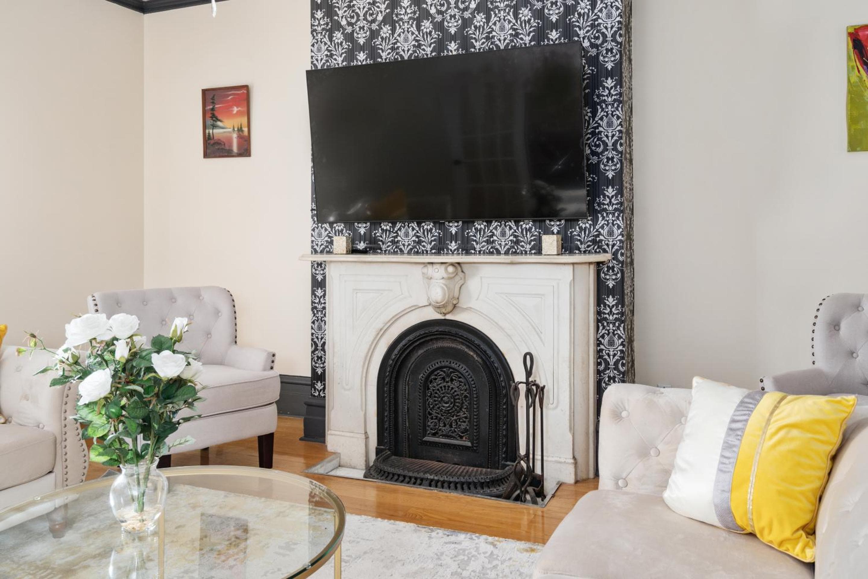 Centennial 6-Bedroom Waterfront Palace Sleeps 14