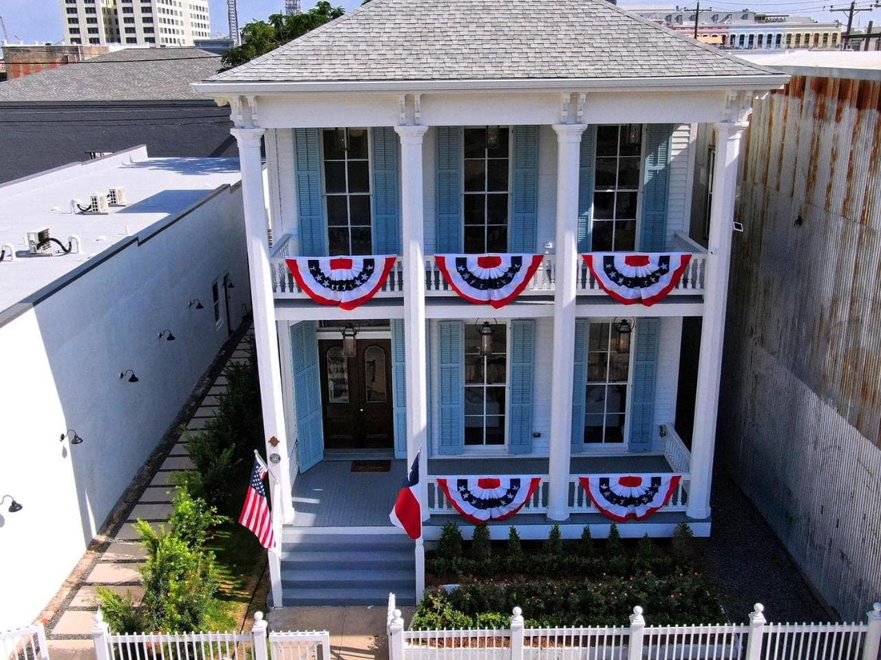 The White House Galveston Historic Luxury Near Cruise Ports Perfect for Weddings and Families
