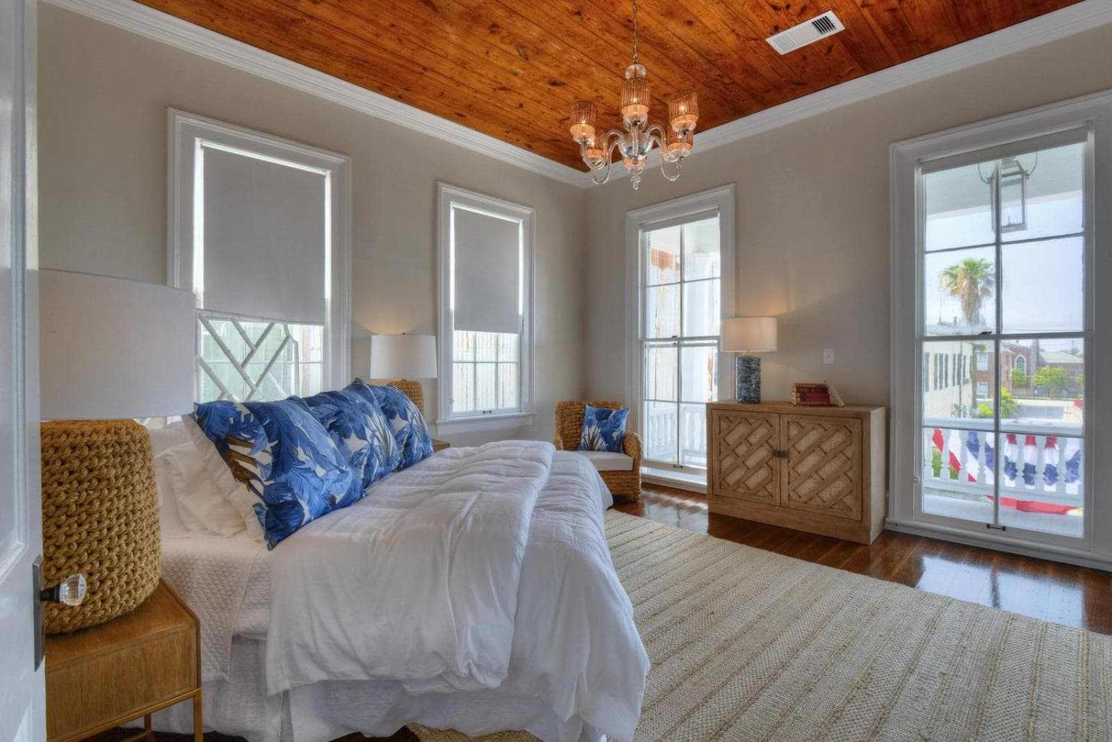 The White House Galveston Historic Luxury Near Cruise Ports Perfect for Weddings and Families
