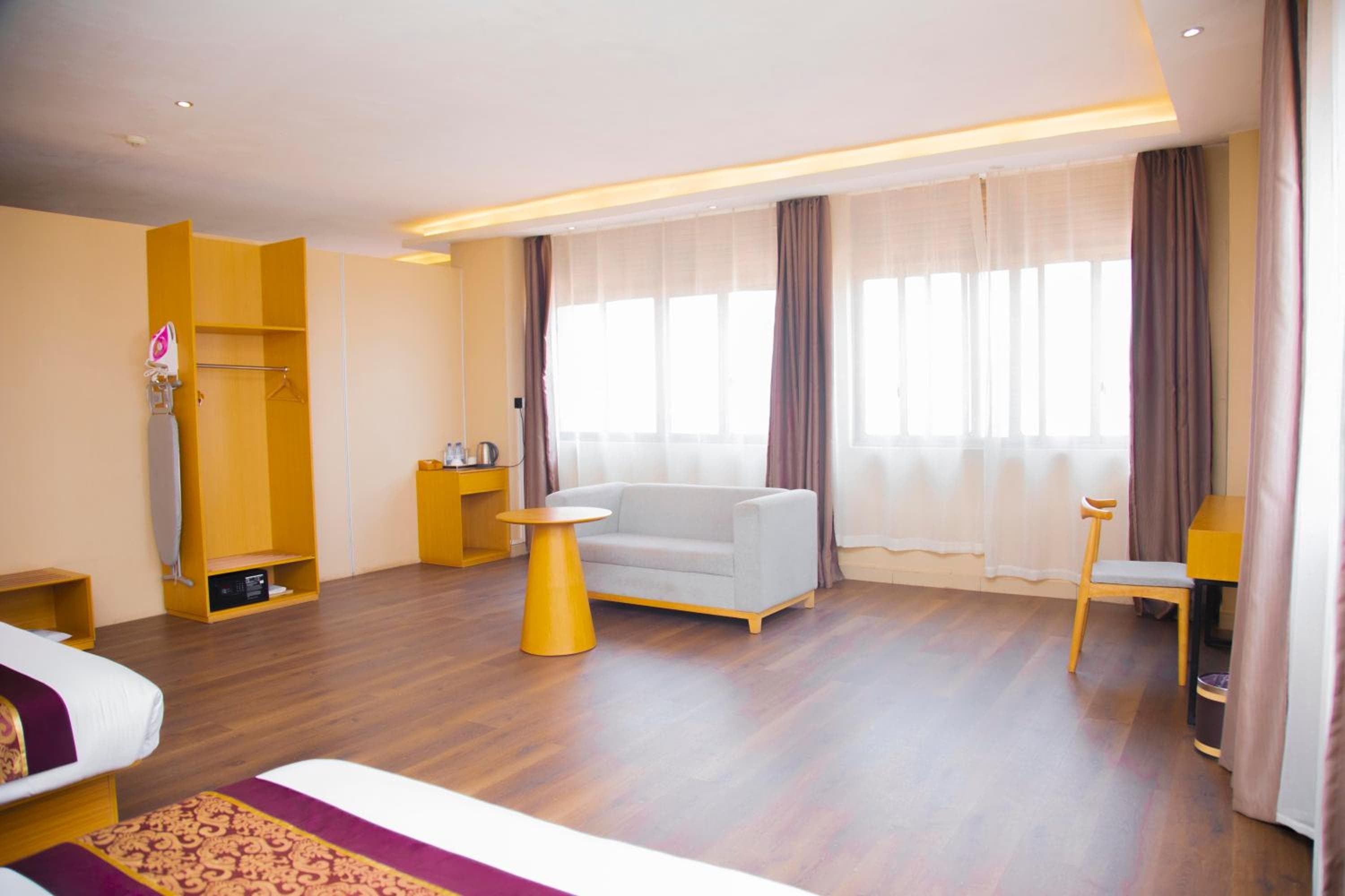 2000 Hotel Downtown Kigali