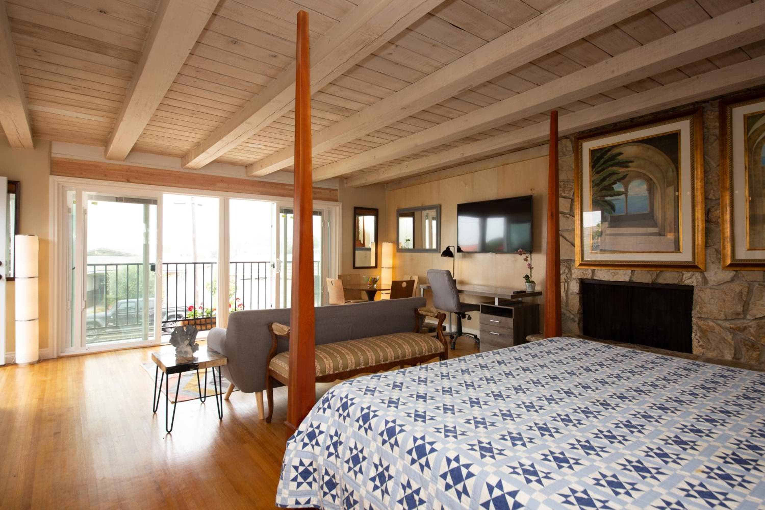 Overlooking Marina del Rey sailboats, is Green Ginger Playa Del Rey on the bluff,