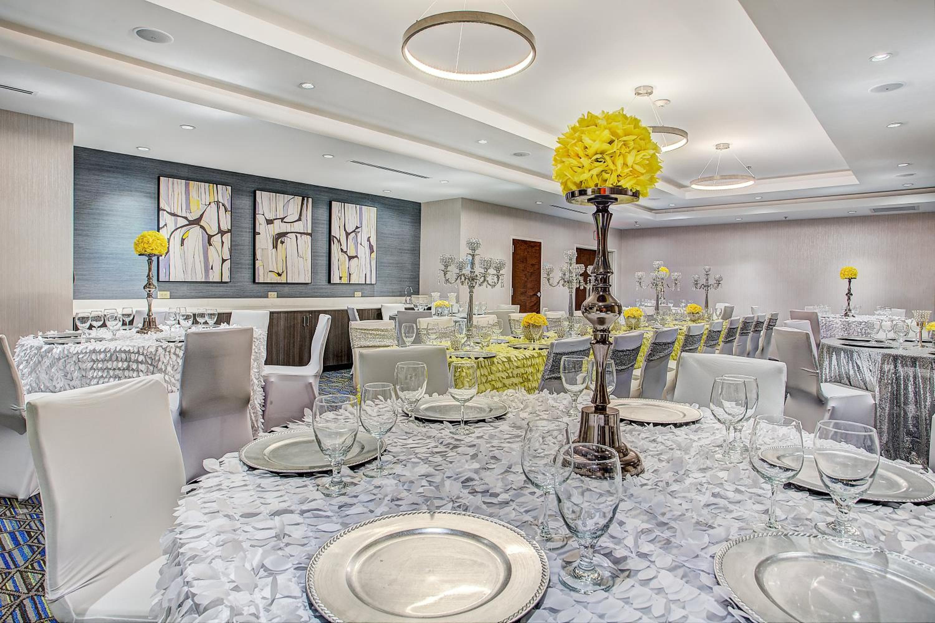 Holiday Inn Express & Suites Covington by IHG
