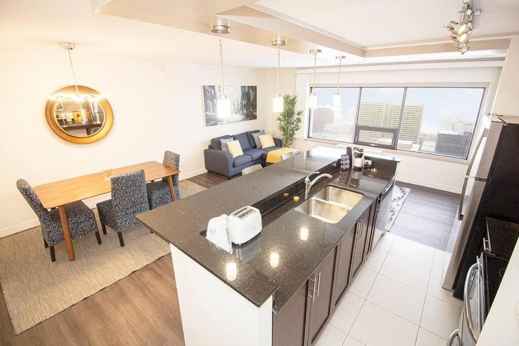 Luxurious 1Bdrm Apartment with Parking and WiFi