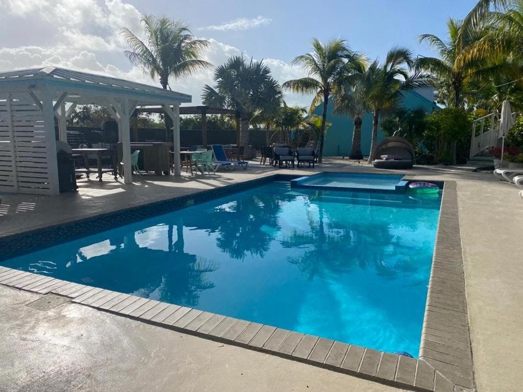 Island Club Turks & Grace Bay Place