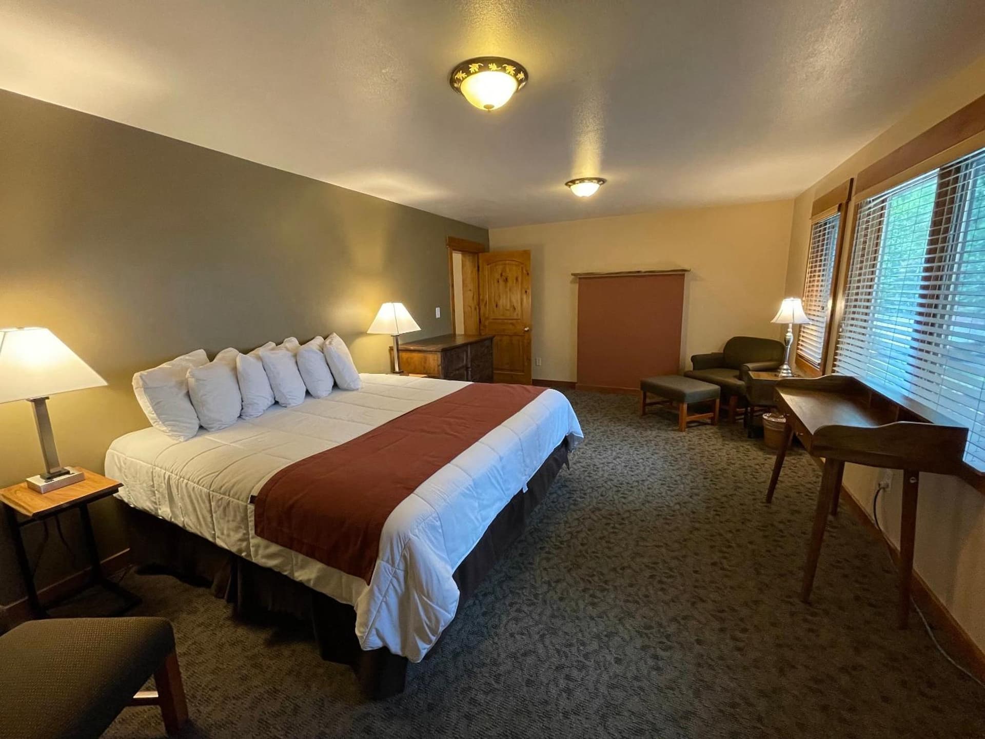 Silver Moon Inn