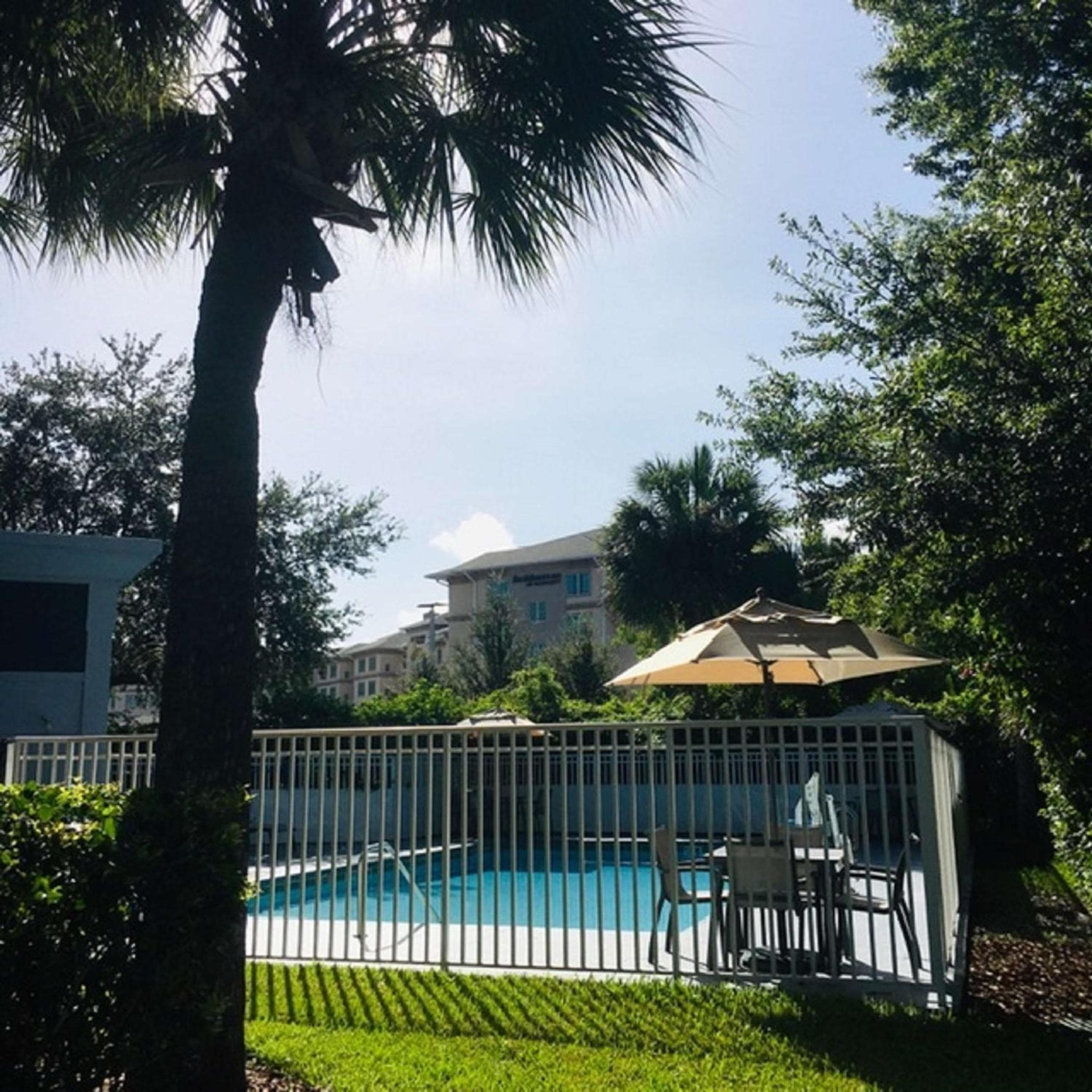 Best Western Plus Universal Inn - Free Shuttle to Universal Studios!