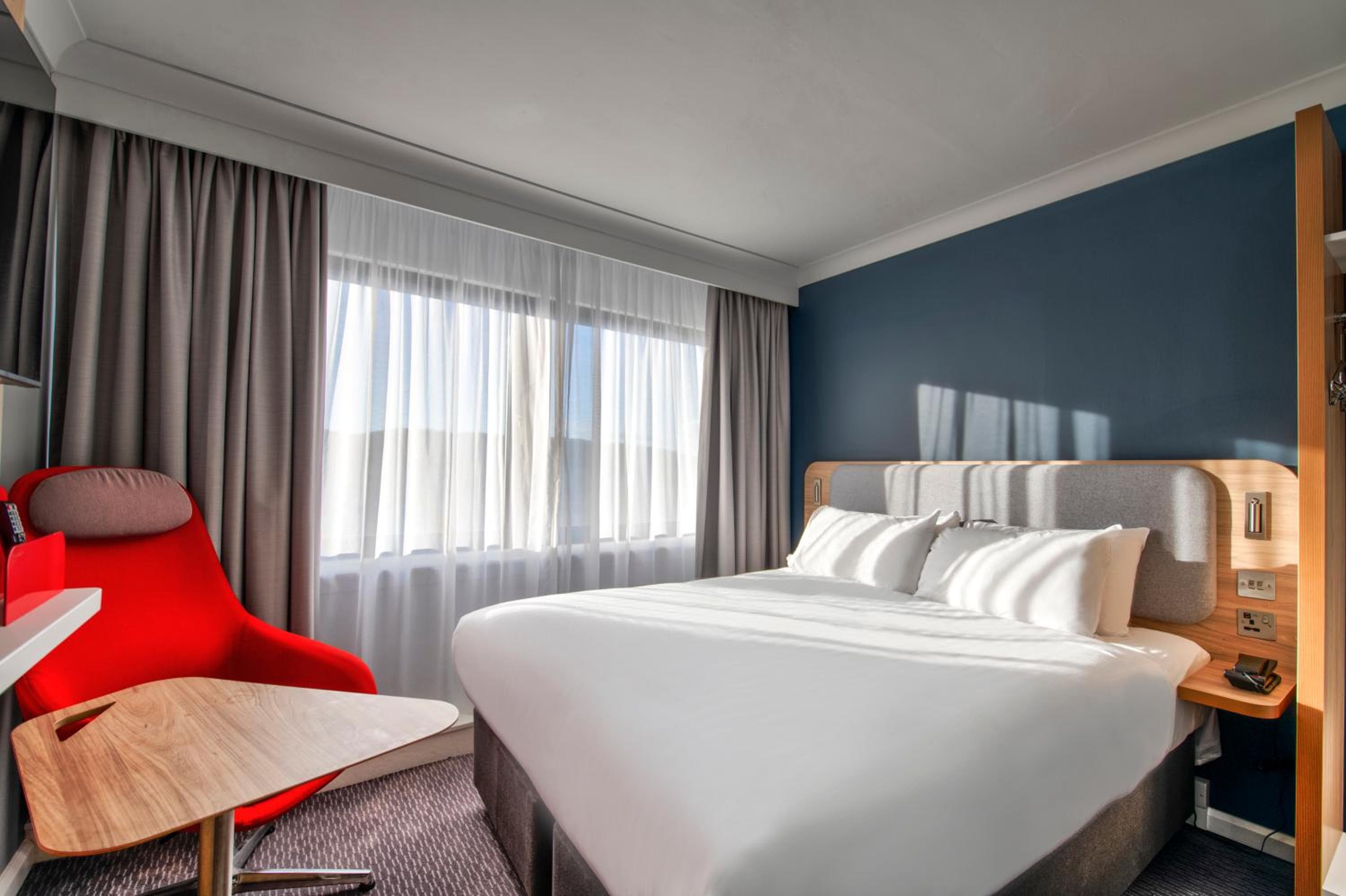 Holiday Inn Express Edinburgh City West by IHG
