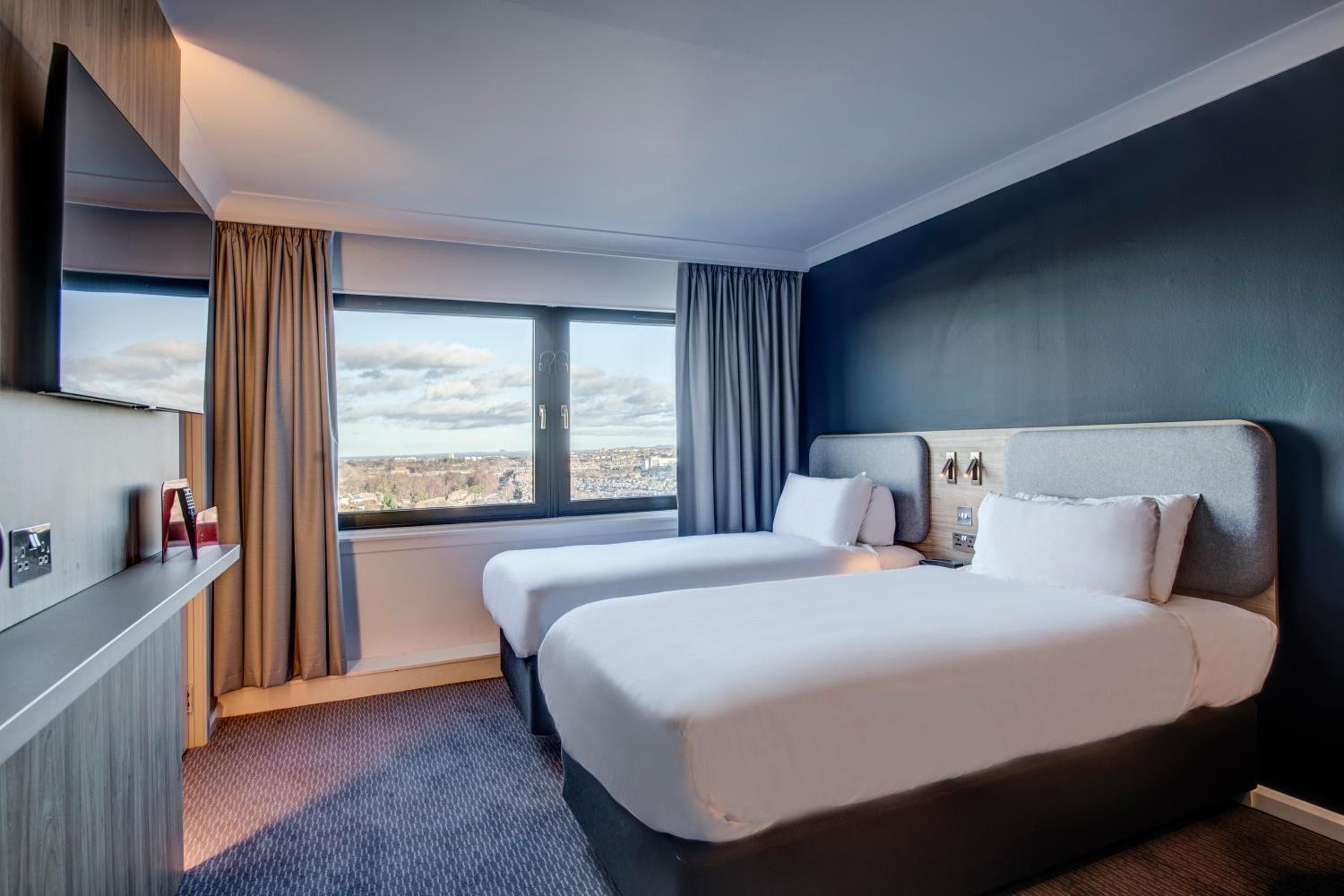Holiday Inn Express Edinburgh City West by IHG