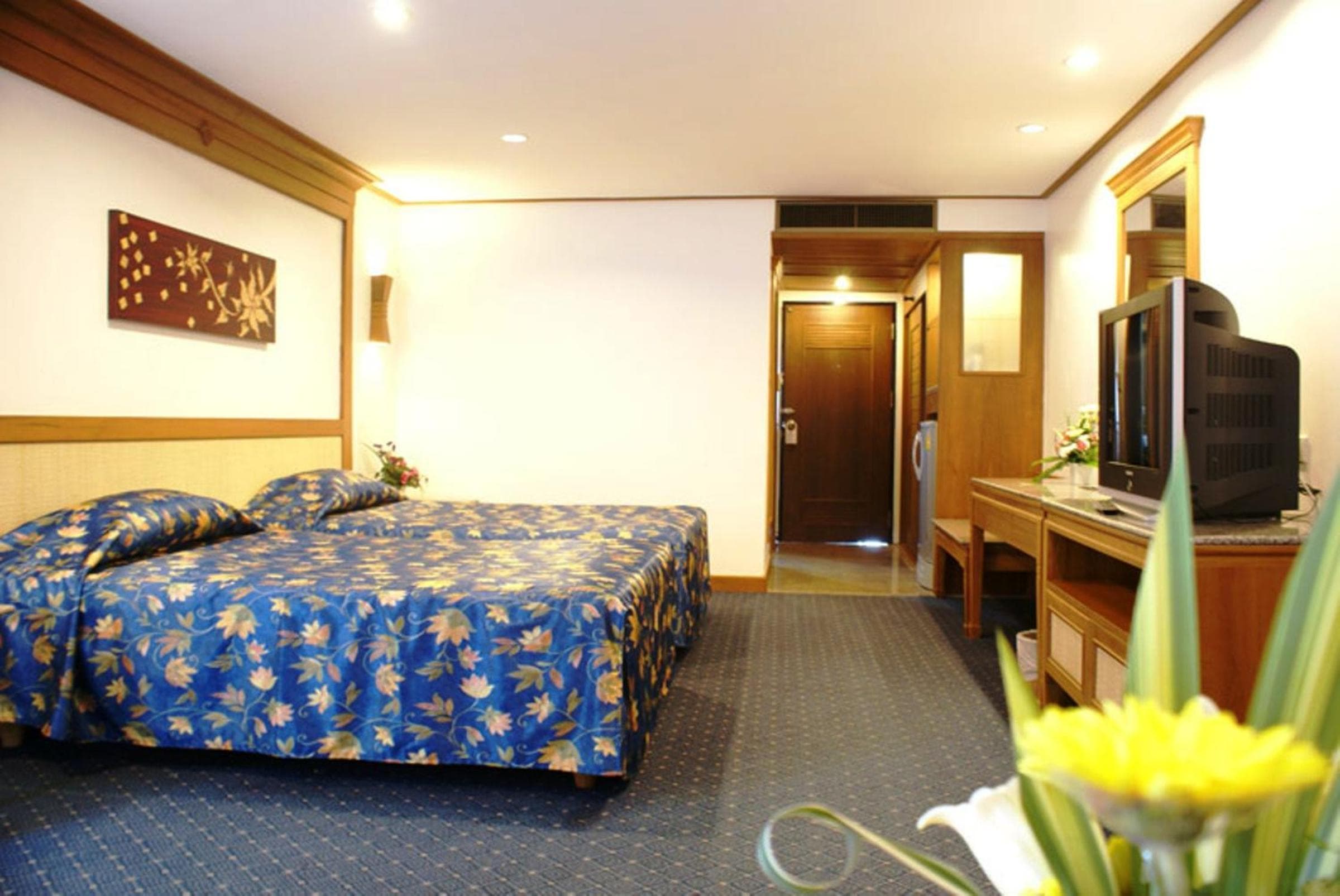 Royal Twins Palace Hotel
