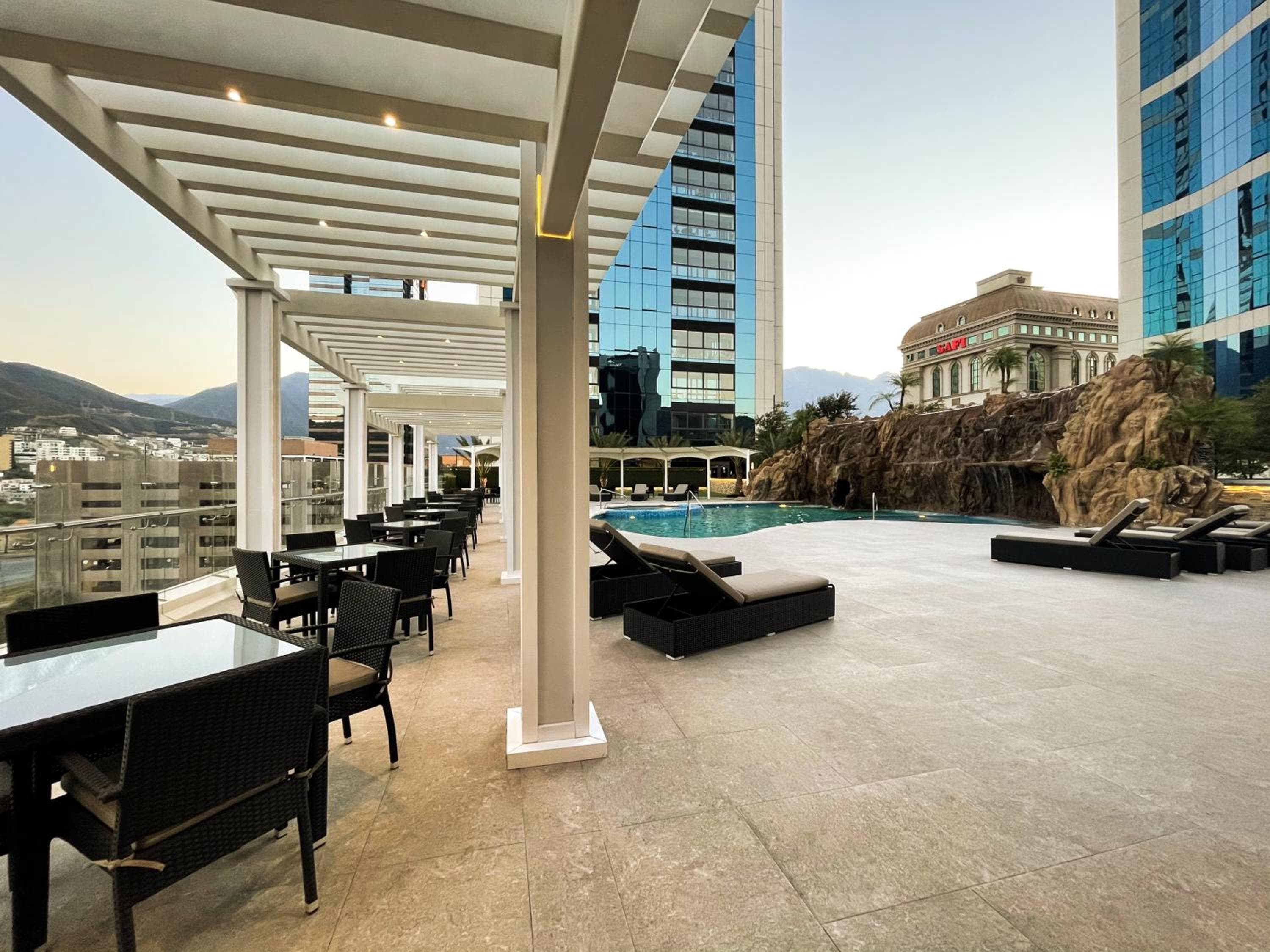 Safi Royal Luxury Metropolitan