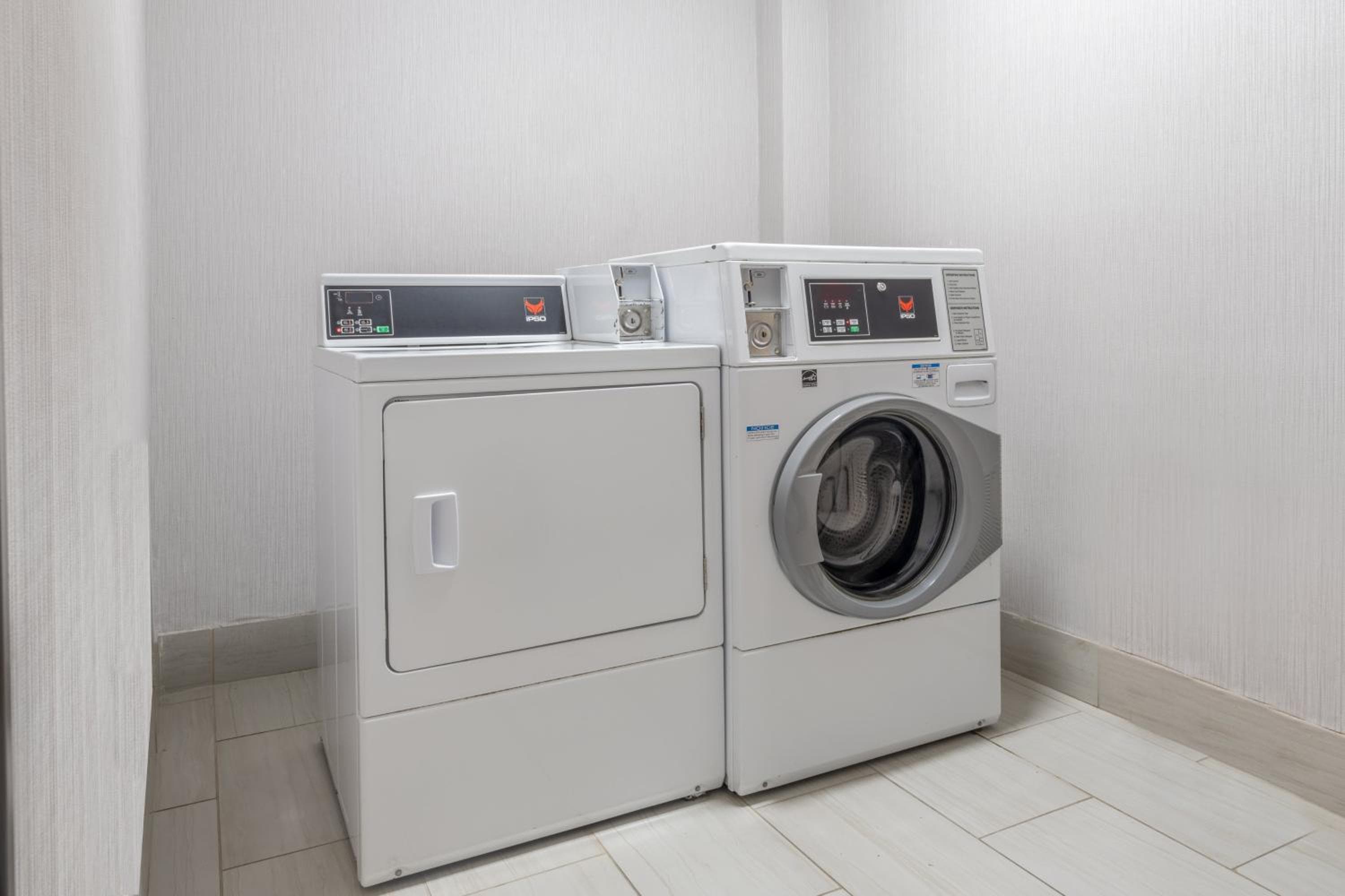 Holiday Inn Express & Suites Dallas East - Fair Park by IHG