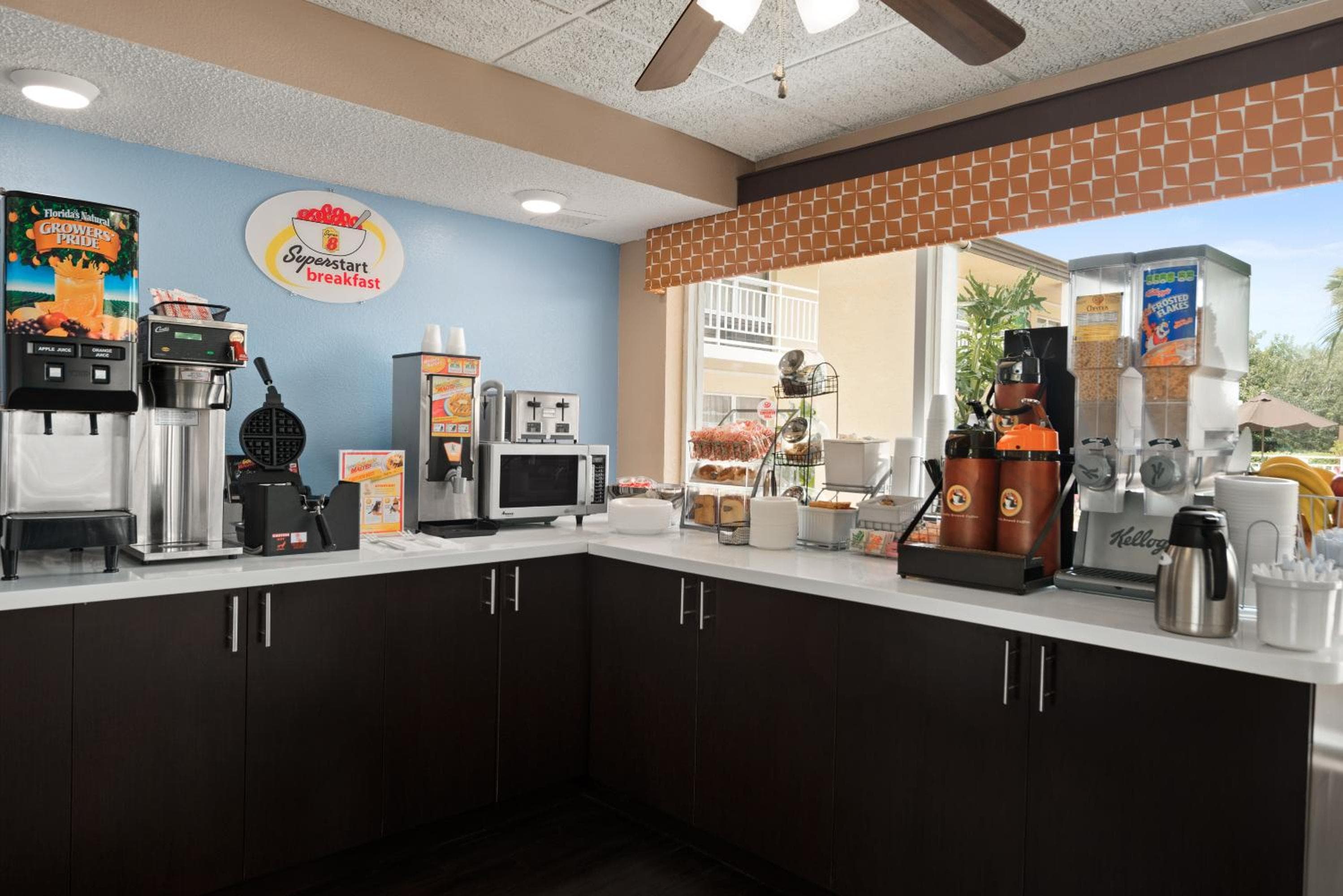 Super 8 by Wyndham Ellenton Bradenton Area