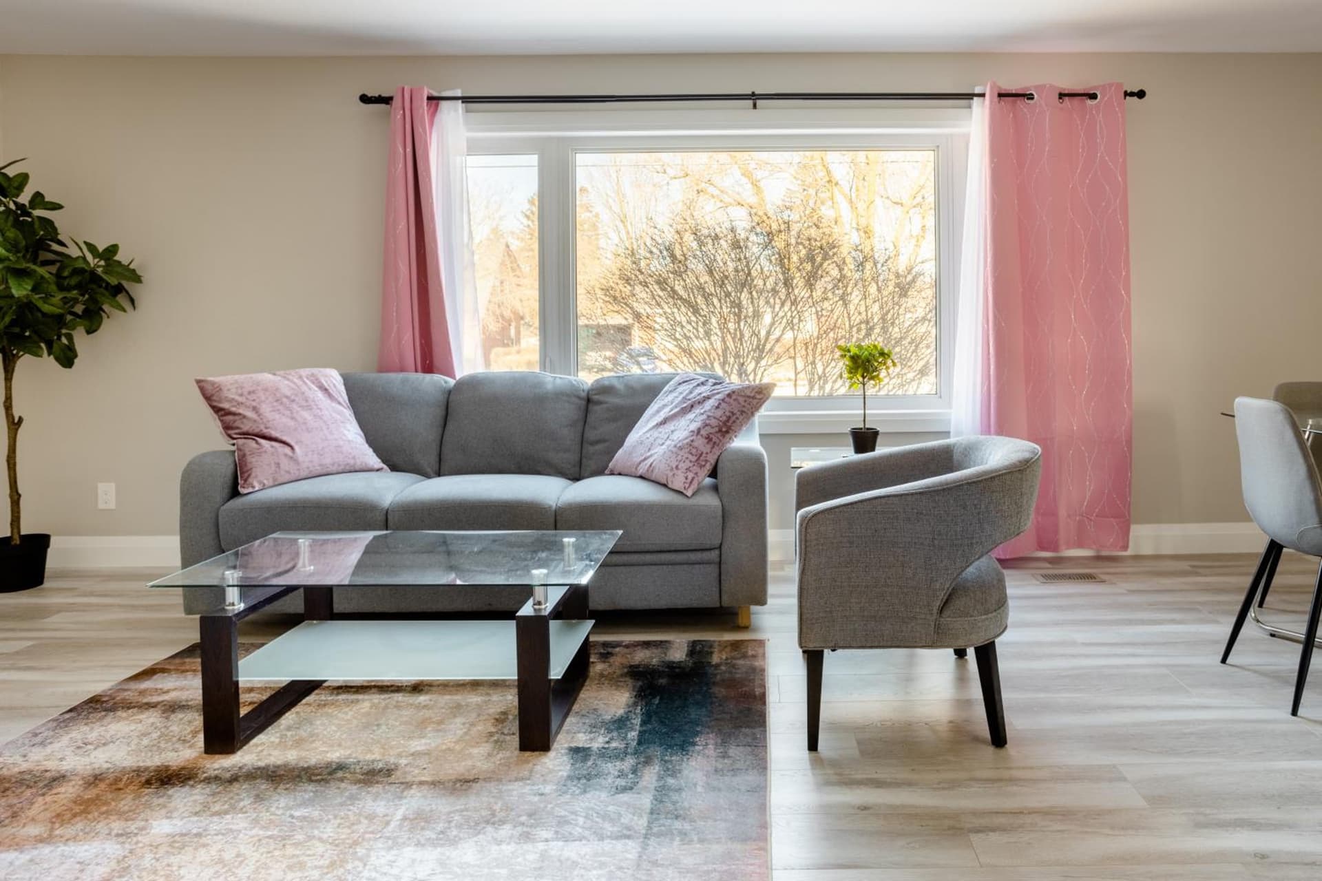 ENTIRE 2 BEDROOM APARTMENT DOWNTOWN - u2