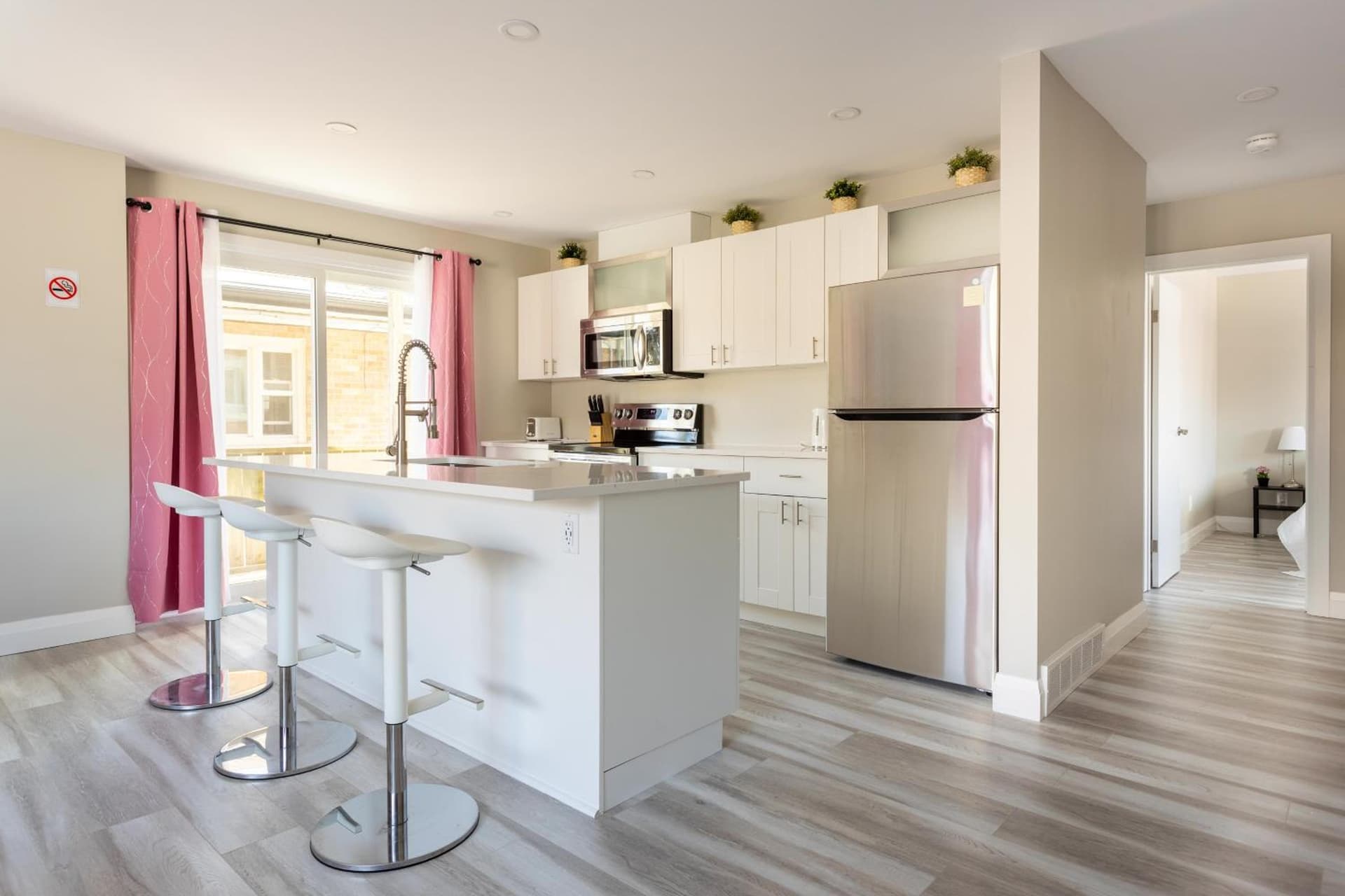 ENTIRE 2 BEDROOM APARTMENT DOWNTOWN - u2