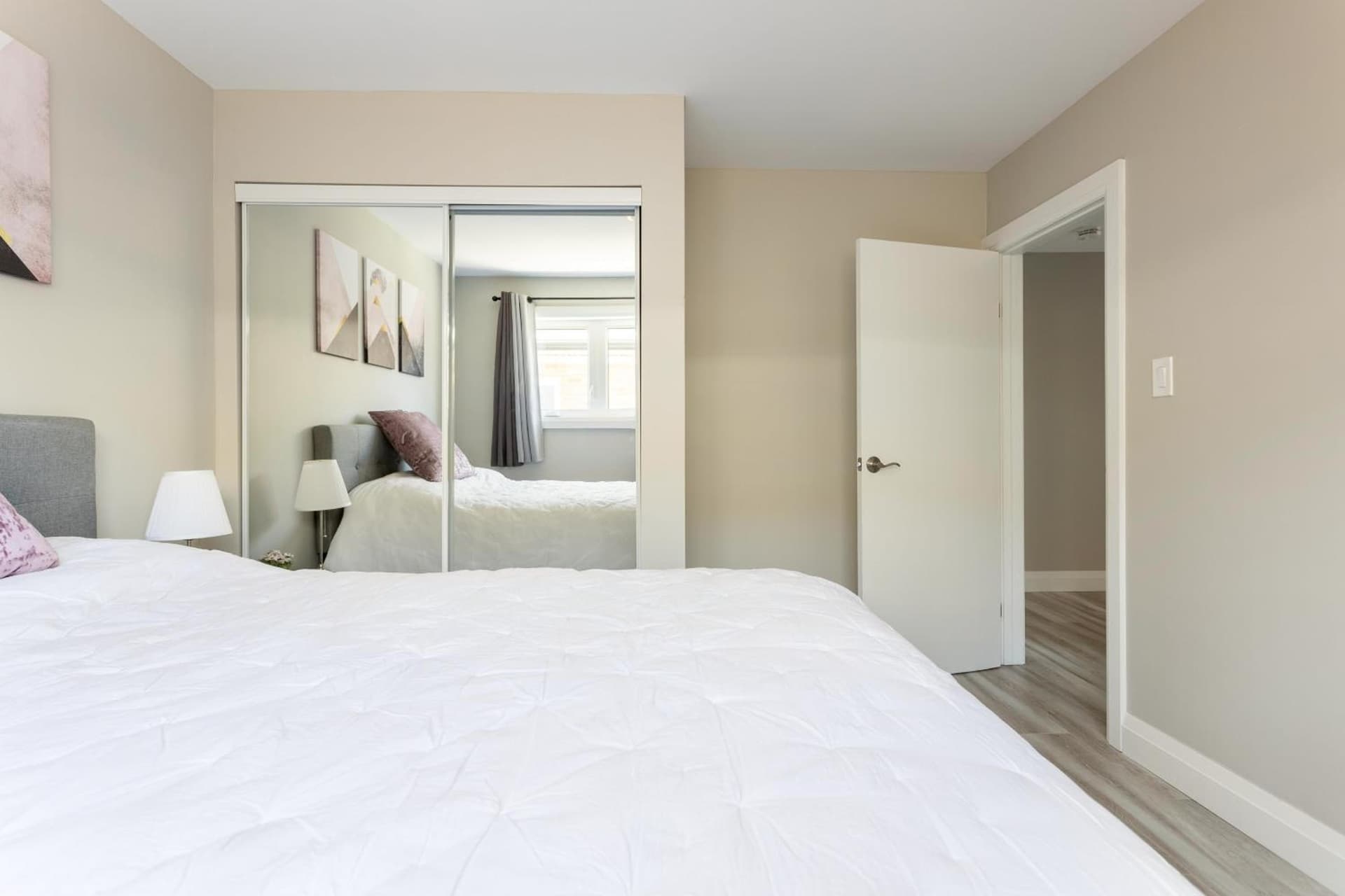 ENTIRE 2 BEDROOM APARTMENT DOWNTOWN - u2