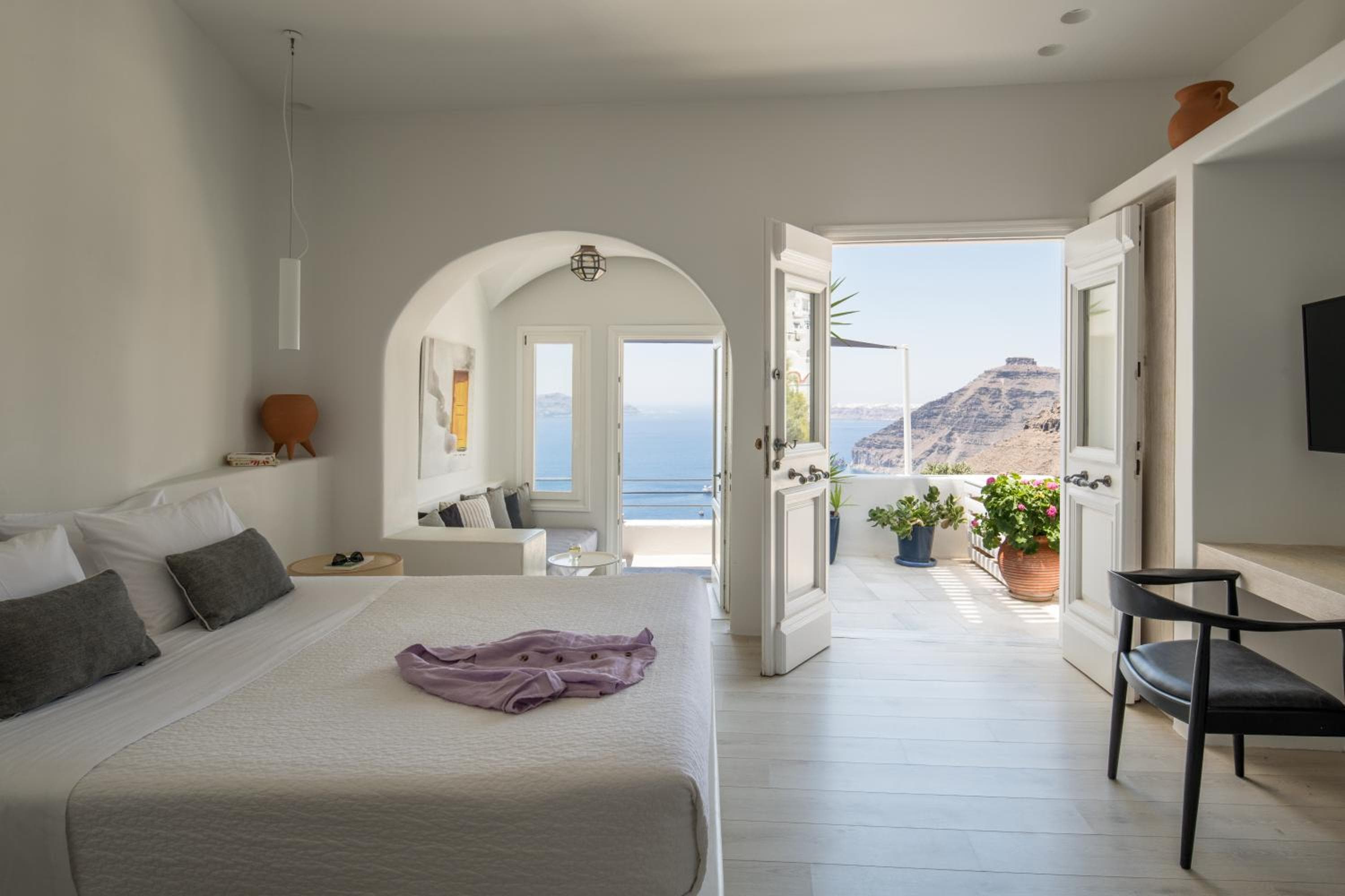 Porto Fira Suites