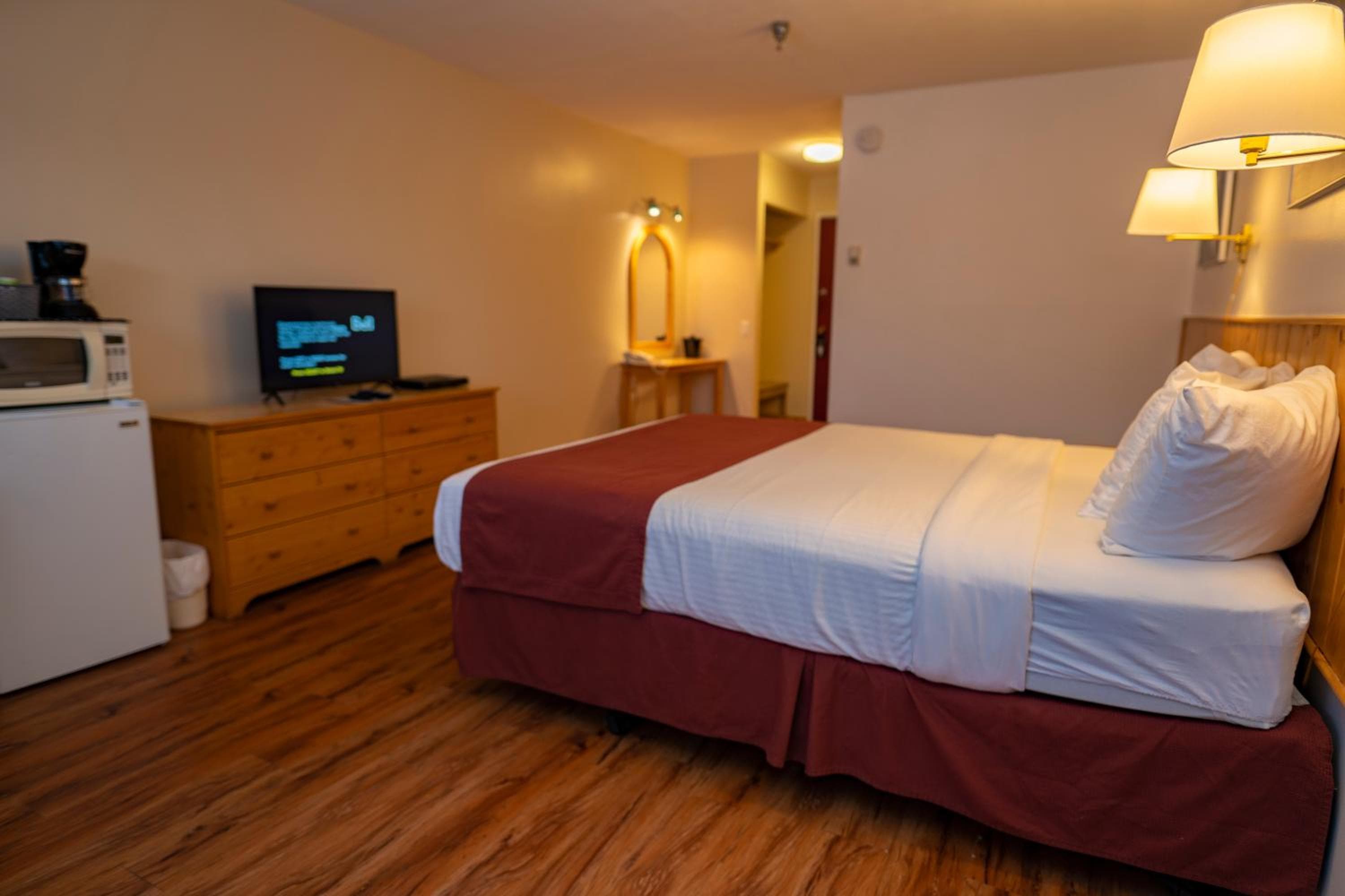Canadas Best Value Inn- Riverview Hotel