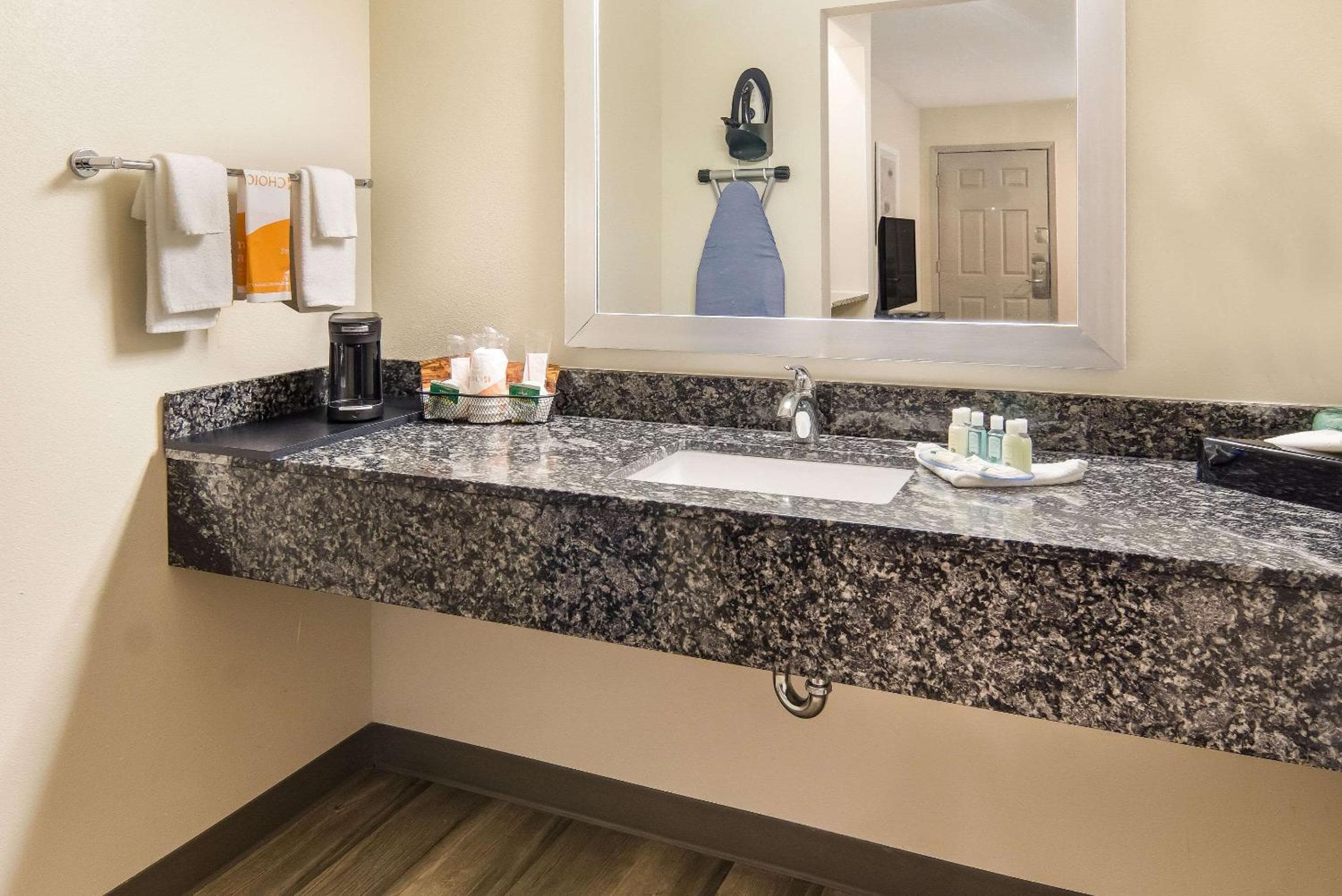 Quality Inn & Suites Dallas-Cityplace